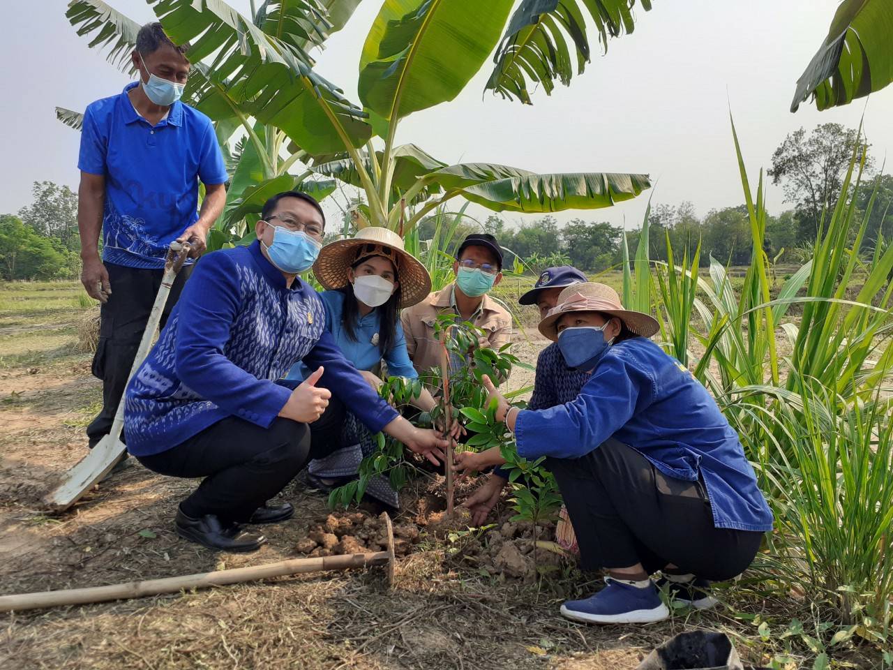 พช.ขอนแก่น : นายวสันต์ ชิงชนะ ผู้ตรวจราชการกรมการพัฒนาชุมชน เขตตรวจราชการที่ 12 ลงพื้นที่ติดตามผลการขับเคลื่อนงานการขจัดความยากจนและพัฒนาคนทุกช่วงวัยอย่างยั่งยืน ตามหลักปรัชญาของเศรษฐกิจพอเพียง และการขับเคลื่อนงานตามภารกิจสำคัญของกรมการพัฒนาชุมชน ปี 2565 จังหวัดขอนแก่น