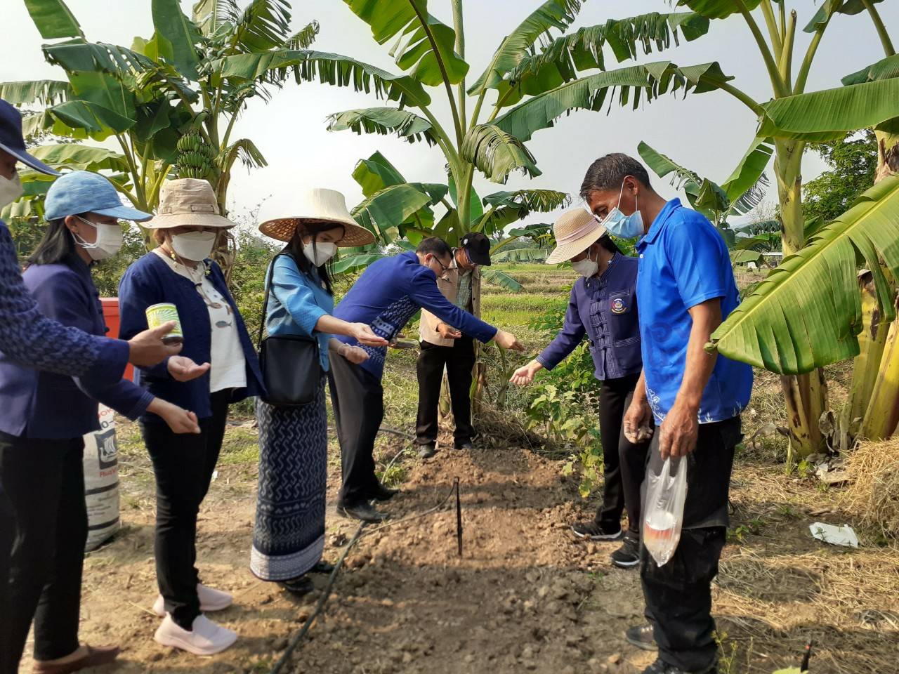 พช.ขอนแก่น : นายวสันต์ ชิงชนะ ผู้ตรวจราชการกรมการพัฒนาชุมชน เขตตรวจราชการที่ 12 ลงพื้นที่ติดตามผลการขับเคลื่อนงานการขจัดความยากจนและพัฒนาคนทุกช่วงวัยอย่างยั่งยืน ตามหลักปรัชญาของเศรษฐกิจพอเพียง และการขับเคลื่อนงานตามภารกิจสำคัญของกรมการพัฒนาชุมชน ปี 2565 จังหวัดขอนแก่น