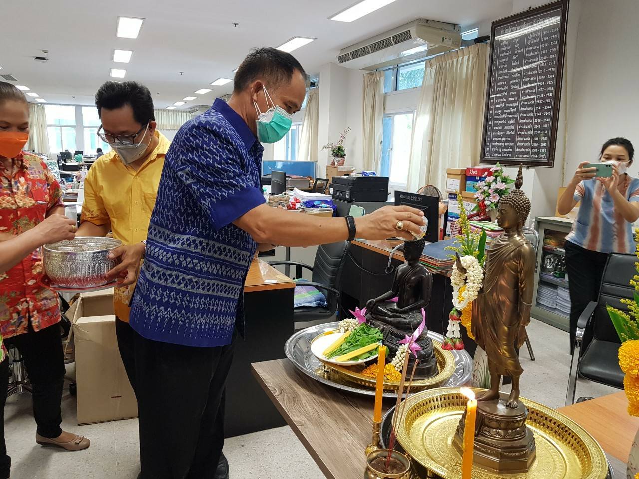 พช.ขอนแก่น : สืบสานประเพณีสงกรานต์ 2565 “สรงน้ำพระ รดน้ำดำหัว ขอพรผู้ใหญ่