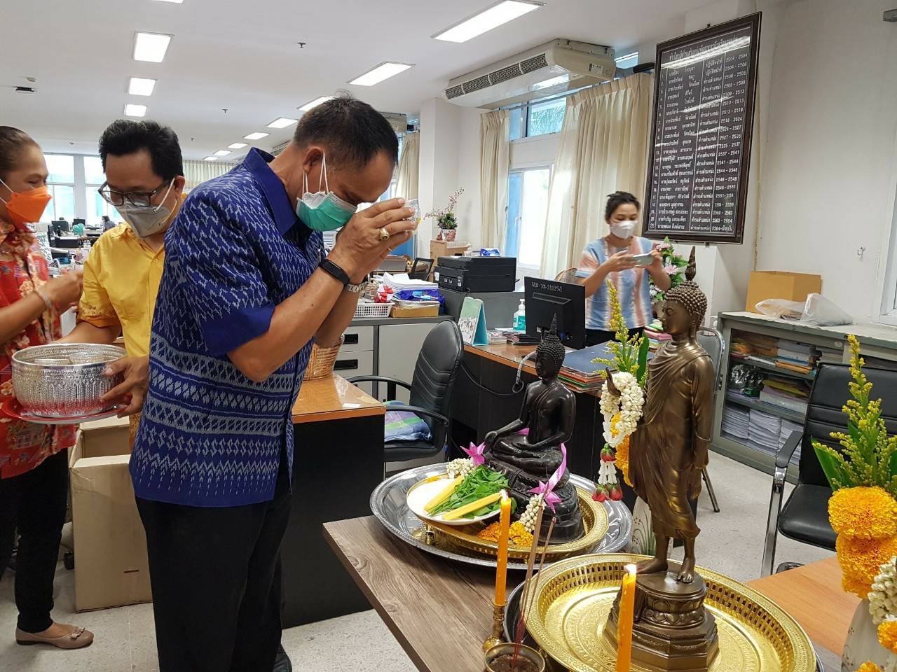 พช.ขอนแก่น : สืบสานประเพณีสงกรานต์ 2565 “สรงน้ำพระ รดน้ำดำหัว ขอพรผู้ใหญ่