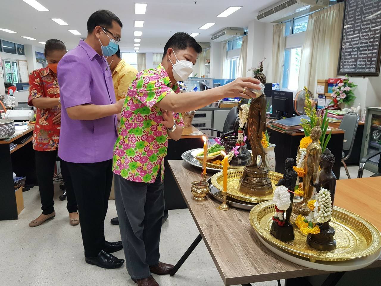 พช.ขอนแก่น : สืบสานประเพณีสงกรานต์ 2565 “สรงน้ำพระ รดน้ำดำหัว ขอพรผู้ใหญ่