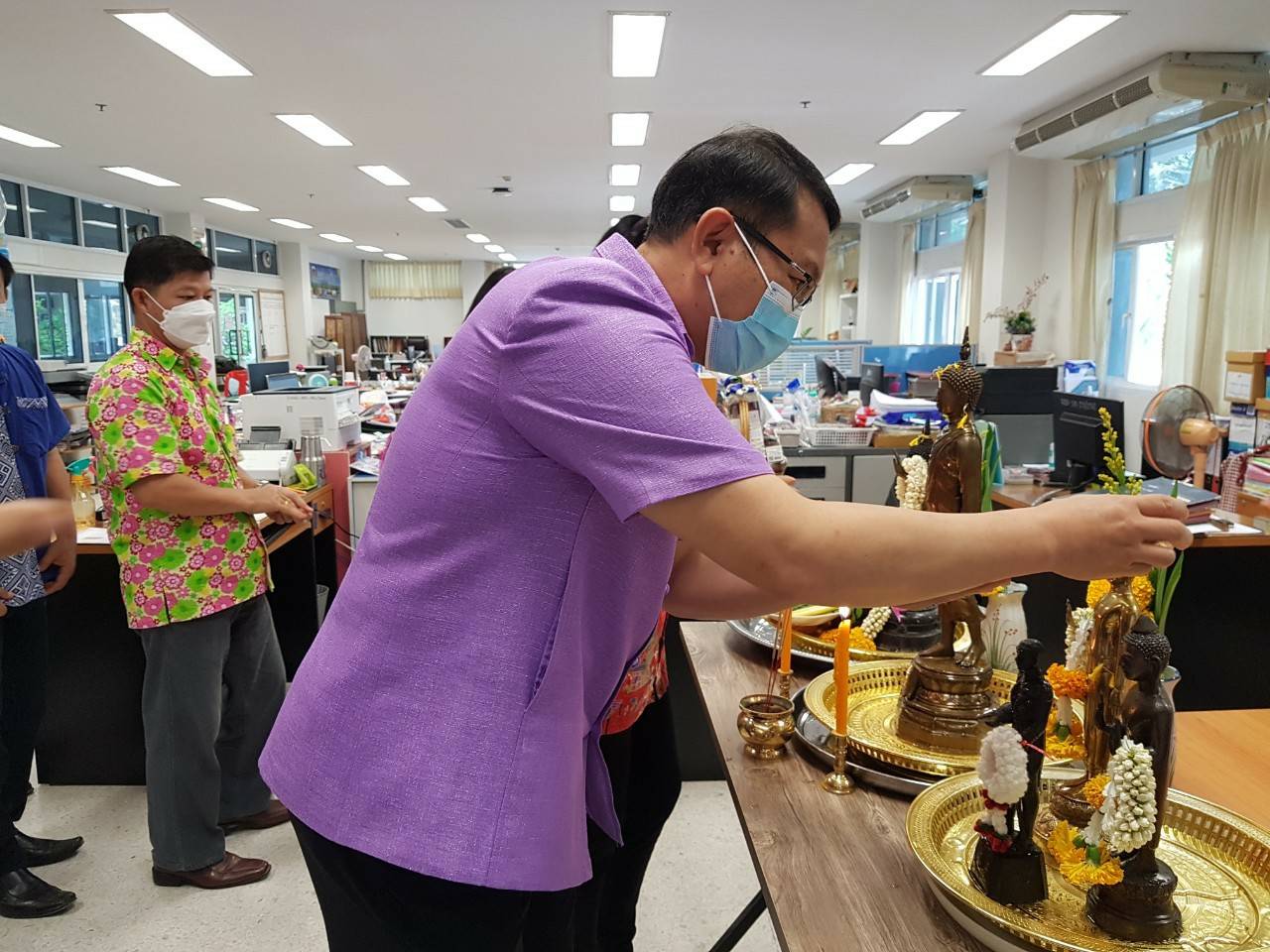 พช.ขอนแก่น : สืบสานประเพณีสงกรานต์ 2565 “สรงน้ำพระ รดน้ำดำหัว ขอพรผู้ใหญ่