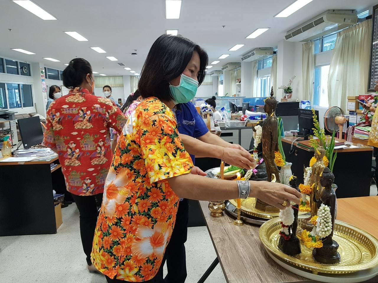 พช.ขอนแก่น : สืบสานประเพณีสงกรานต์ 2565 “สรงน้ำพระ รดน้ำดำหัว ขอพรผู้ใหญ่