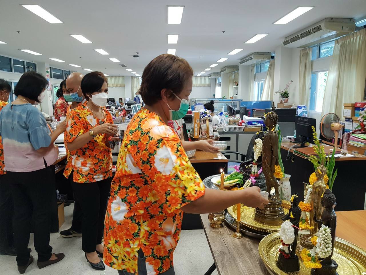 พช.ขอนแก่น : สืบสานประเพณีสงกรานต์ 2565 “สรงน้ำพระ รดน้ำดำหัว ขอพรผู้ใหญ่
