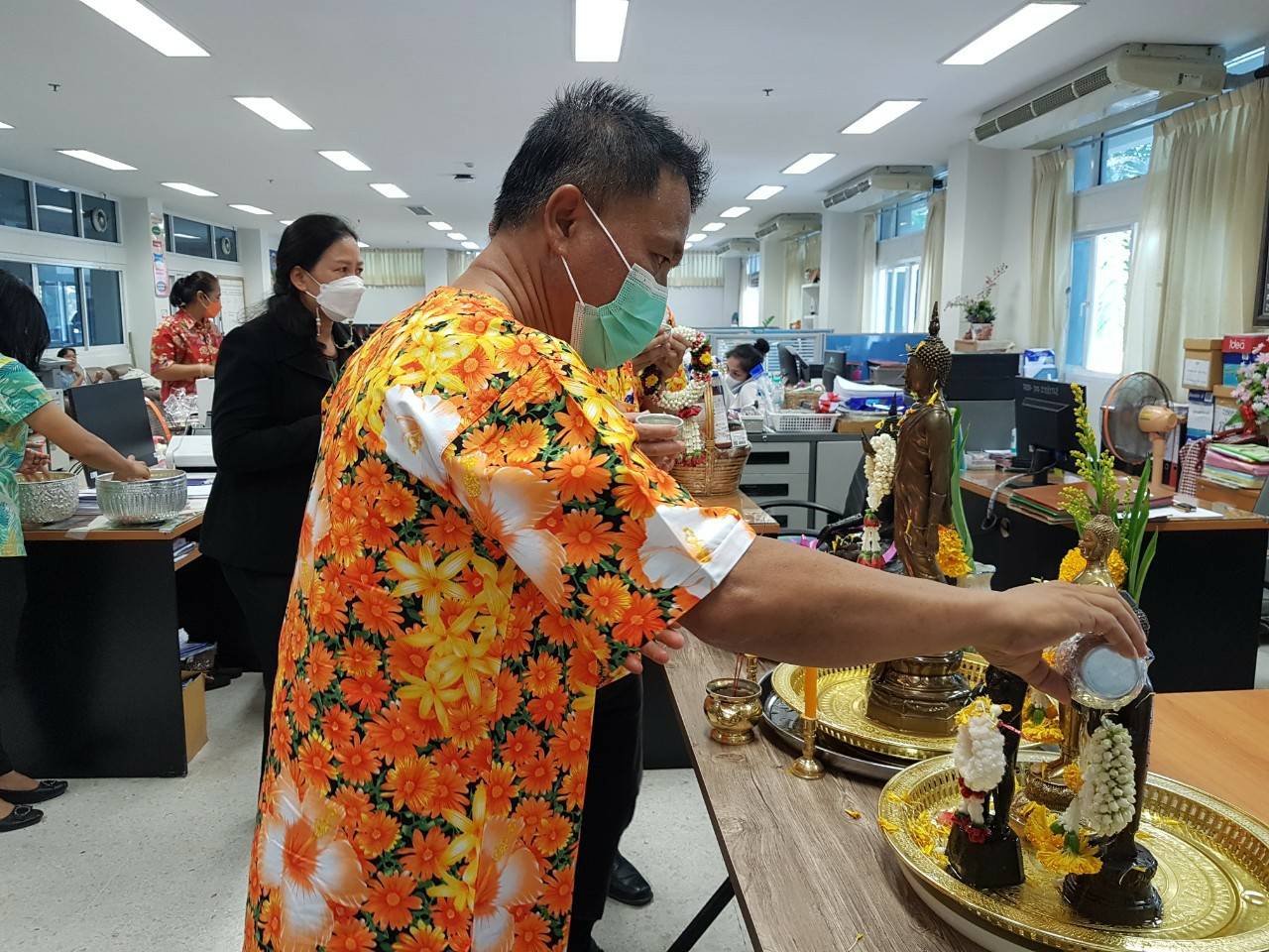 พช.ขอนแก่น : สืบสานประเพณีสงกรานต์ 2565 “สรงน้ำพระ รดน้ำดำหัว ขอพรผู้ใหญ่