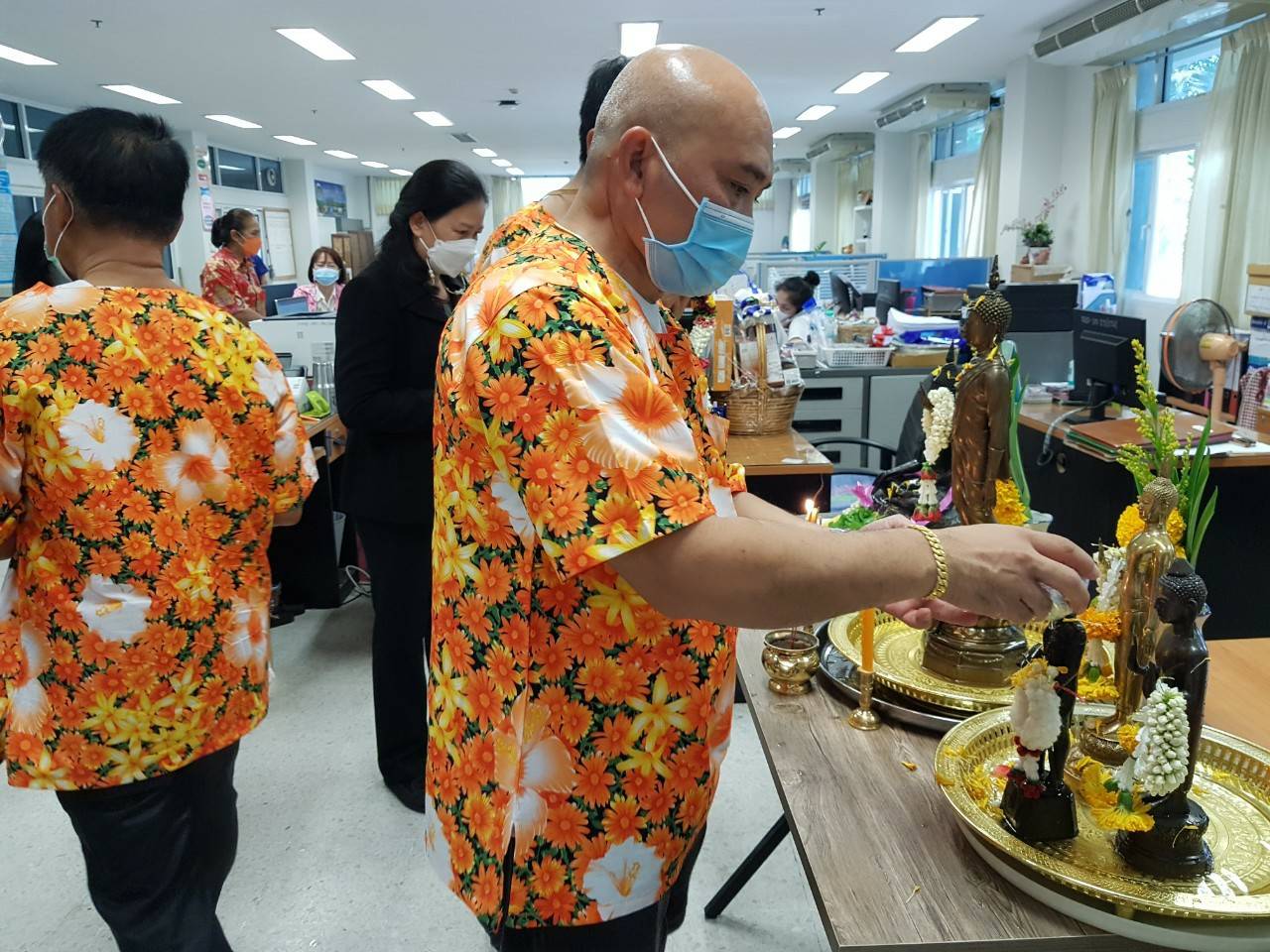 พช.ขอนแก่น : สืบสานประเพณีสงกรานต์ 2565 “สรงน้ำพระ รดน้ำดำหัว ขอพรผู้ใหญ่