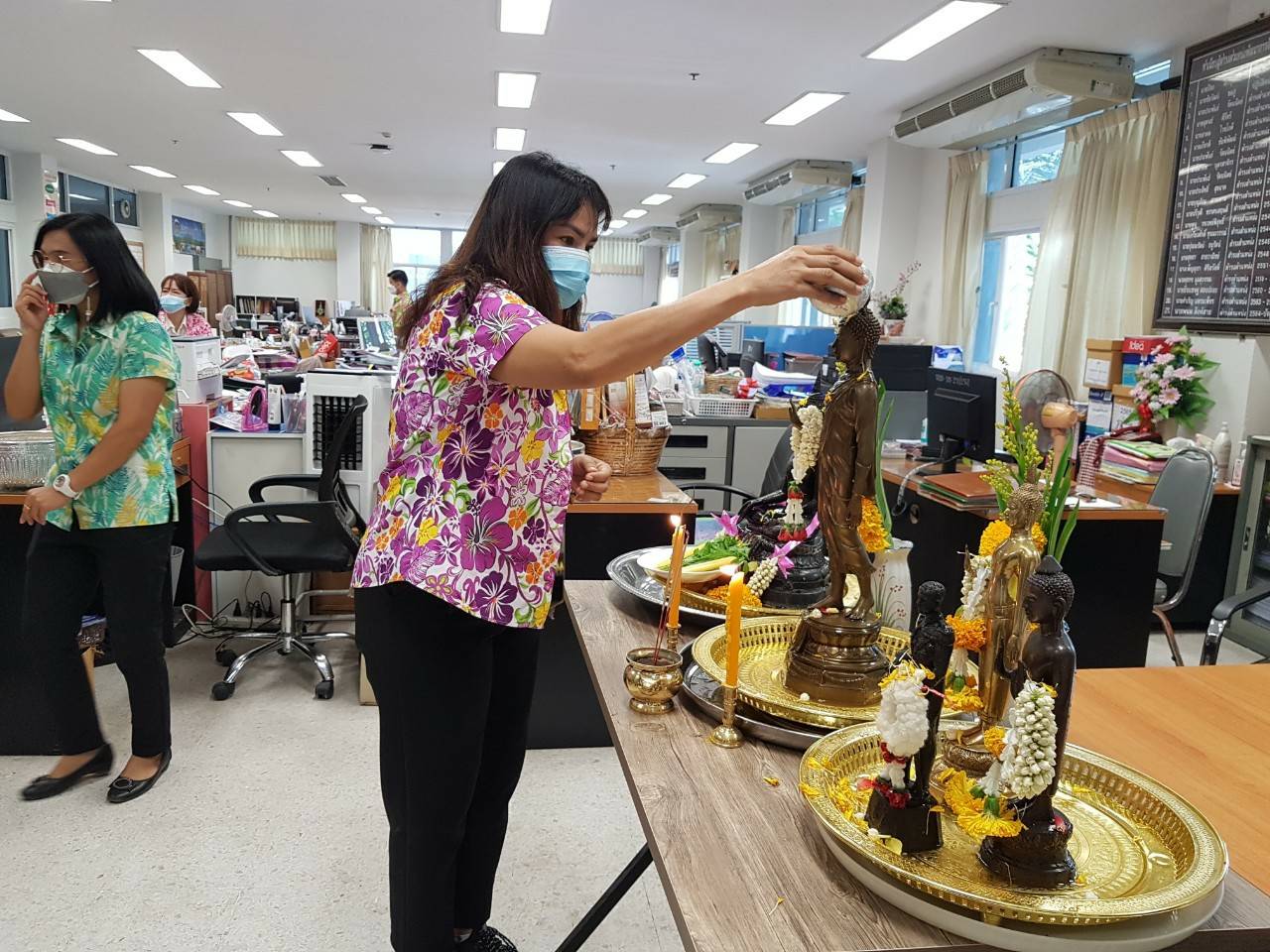 พช.ขอนแก่น : สืบสานประเพณีสงกรานต์ 2565 “สรงน้ำพระ รดน้ำดำหัว ขอพรผู้ใหญ่