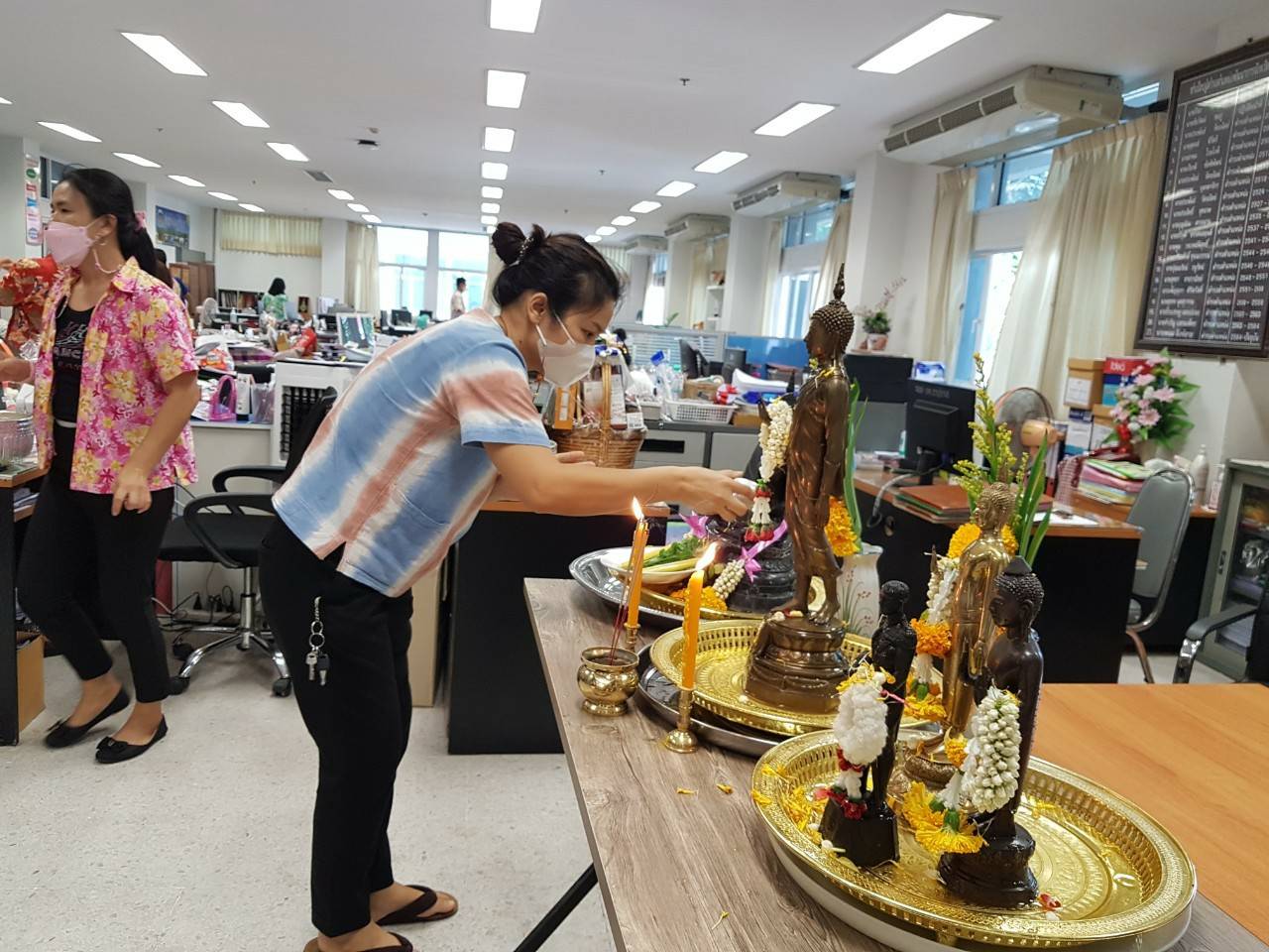 พช.ขอนแก่น : สืบสานประเพณีสงกรานต์ 2565 “สรงน้ำพระ รดน้ำดำหัว ขอพรผู้ใหญ่