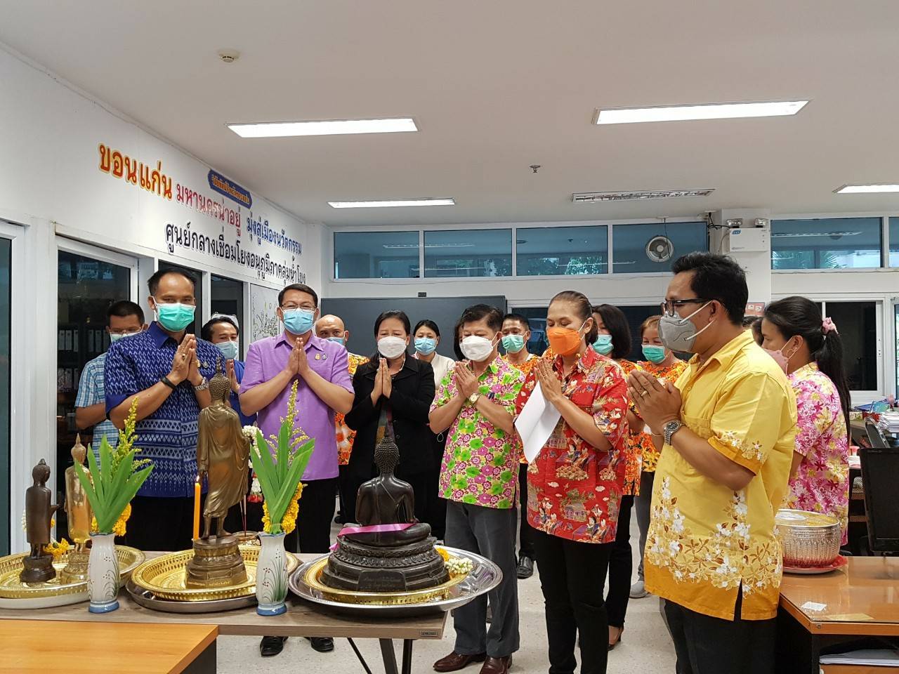 พช.ขอนแก่น : สืบสานประเพณีสงกรานต์ 2565 “สรงน้ำพระ รดน้ำดำหัว ขอพรผู้ใหญ่