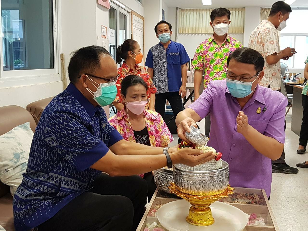 พช.ขอนแก่น : สืบสานประเพณีสงกรานต์ 2565 “สรงน้ำพระ รดน้ำดำหัว ขอพรผู้ใหญ่