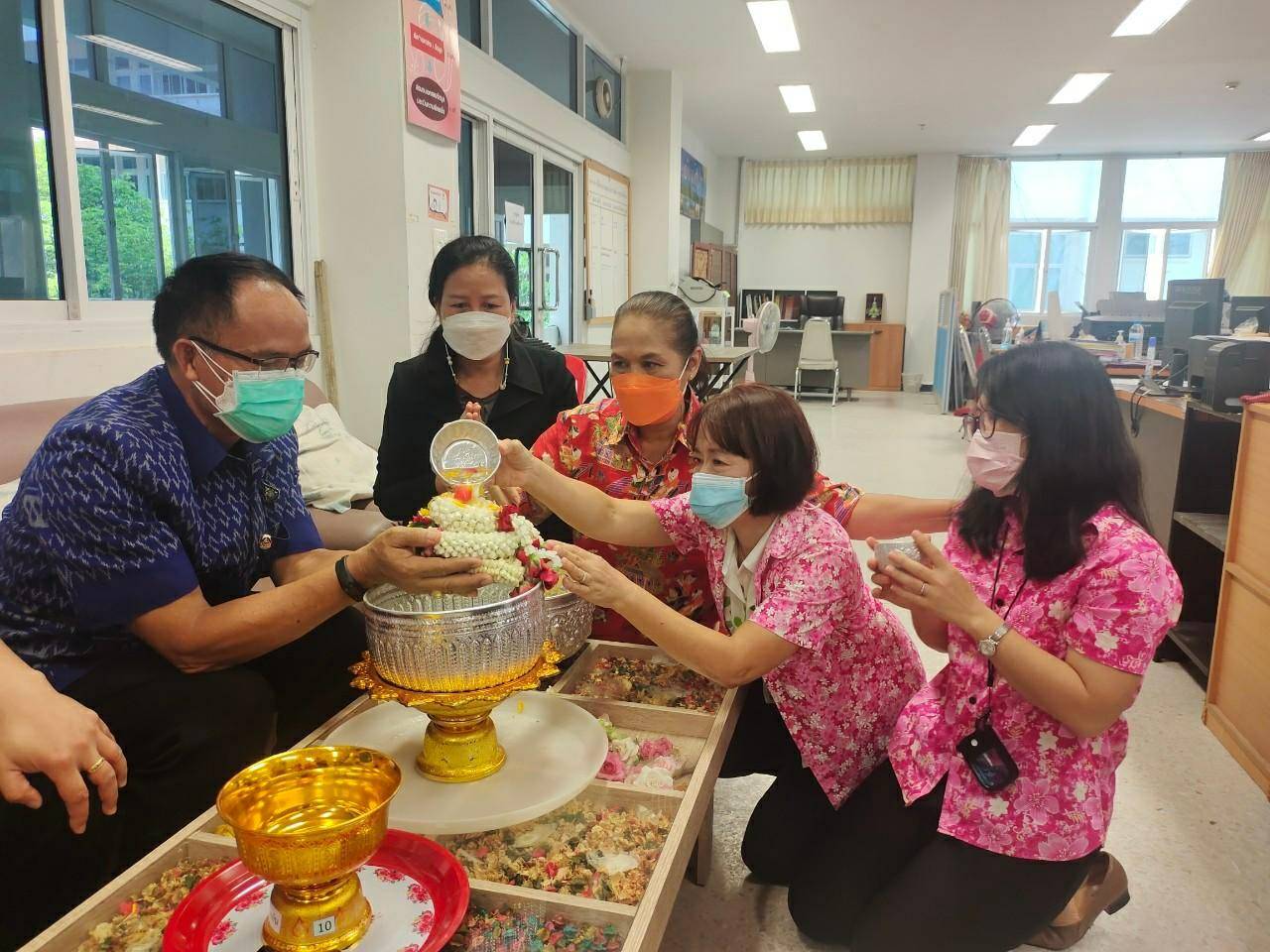 พช.ขอนแก่น : สืบสานประเพณีสงกรานต์ 2565 “สรงน้ำพระ รดน้ำดำหัว ขอพรผู้ใหญ่
