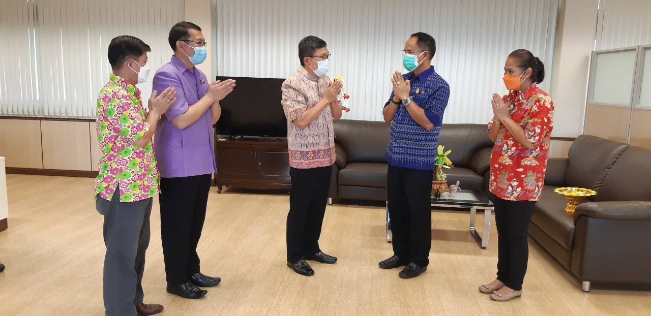 พช.ขอนแก่น : สืบสานประเพณีสงกรานต์ 2565 “สรงน้ำพระ รดน้ำดำหัว ขอพรผู้ใหญ่