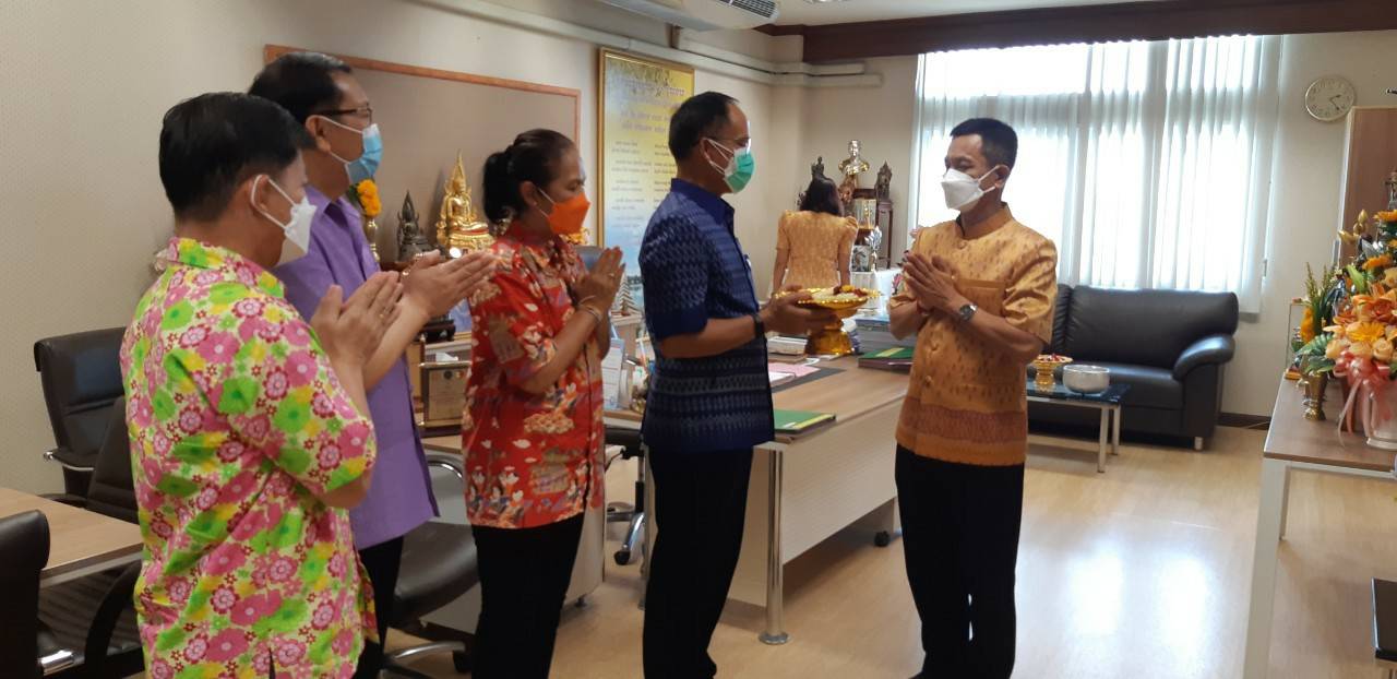 พช.ขอนแก่น : สืบสานประเพณีสงกรานต์ 2565 “สรงน้ำพระ รดน้ำดำหัว ขอพรผู้ใหญ่