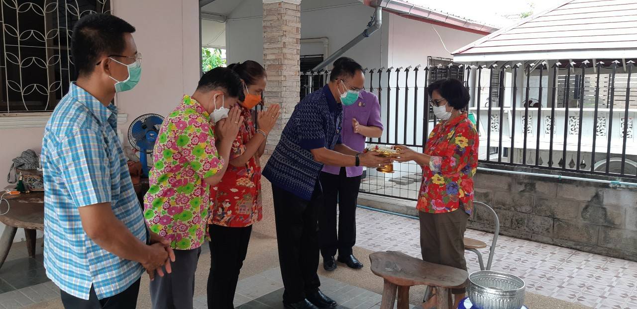 พช.ขอนแก่น : สืบสานประเพณีสงกรานต์ 2565 “สรงน้ำพระ รดน้ำดำหัว ขอพรผู้ใหญ่