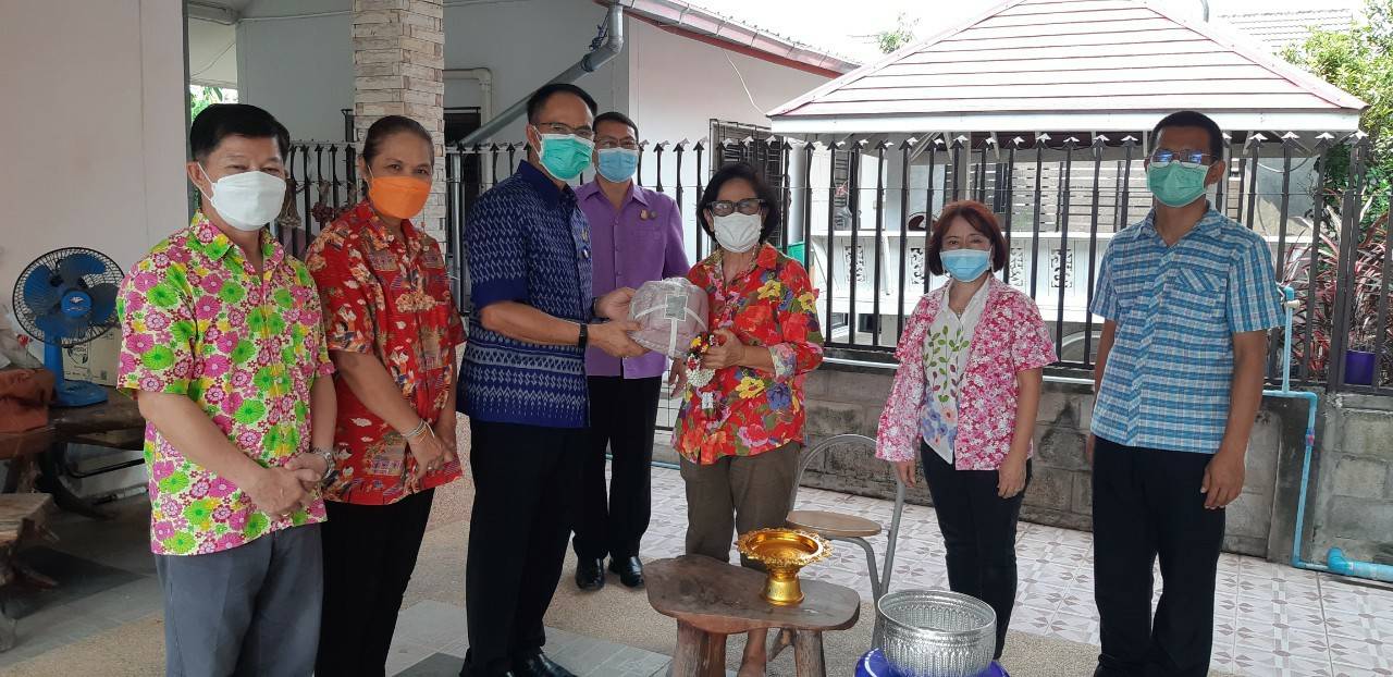 พช.ขอนแก่น : สืบสานประเพณีสงกรานต์ 2565 “สรงน้ำพระ รดน้ำดำหัว ขอพรผู้ใหญ่