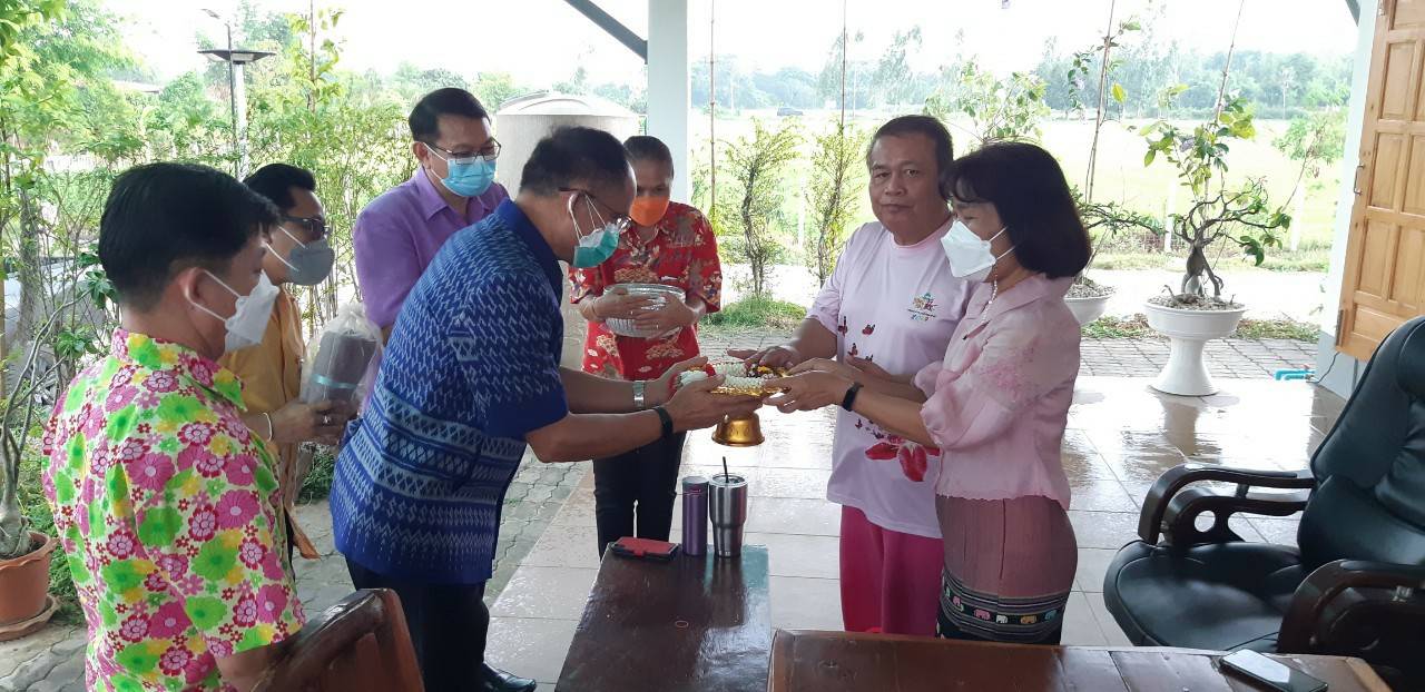 พช.ขอนแก่น : สืบสานประเพณีสงกรานต์ 2565 “สรงน้ำพระ รดน้ำดำหัว ขอพรผู้ใหญ่