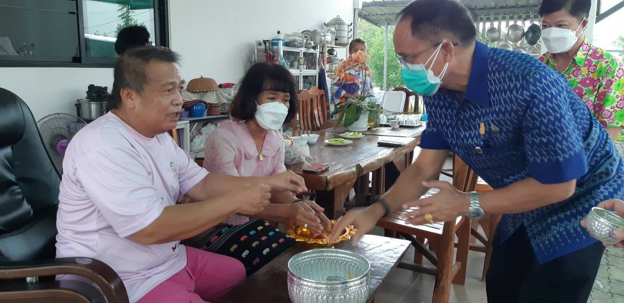 พช.ขอนแก่น : สืบสานประเพณีสงกรานต์ 2565 “สรงน้ำพระ รดน้ำดำหัว ขอพรผู้ใหญ่