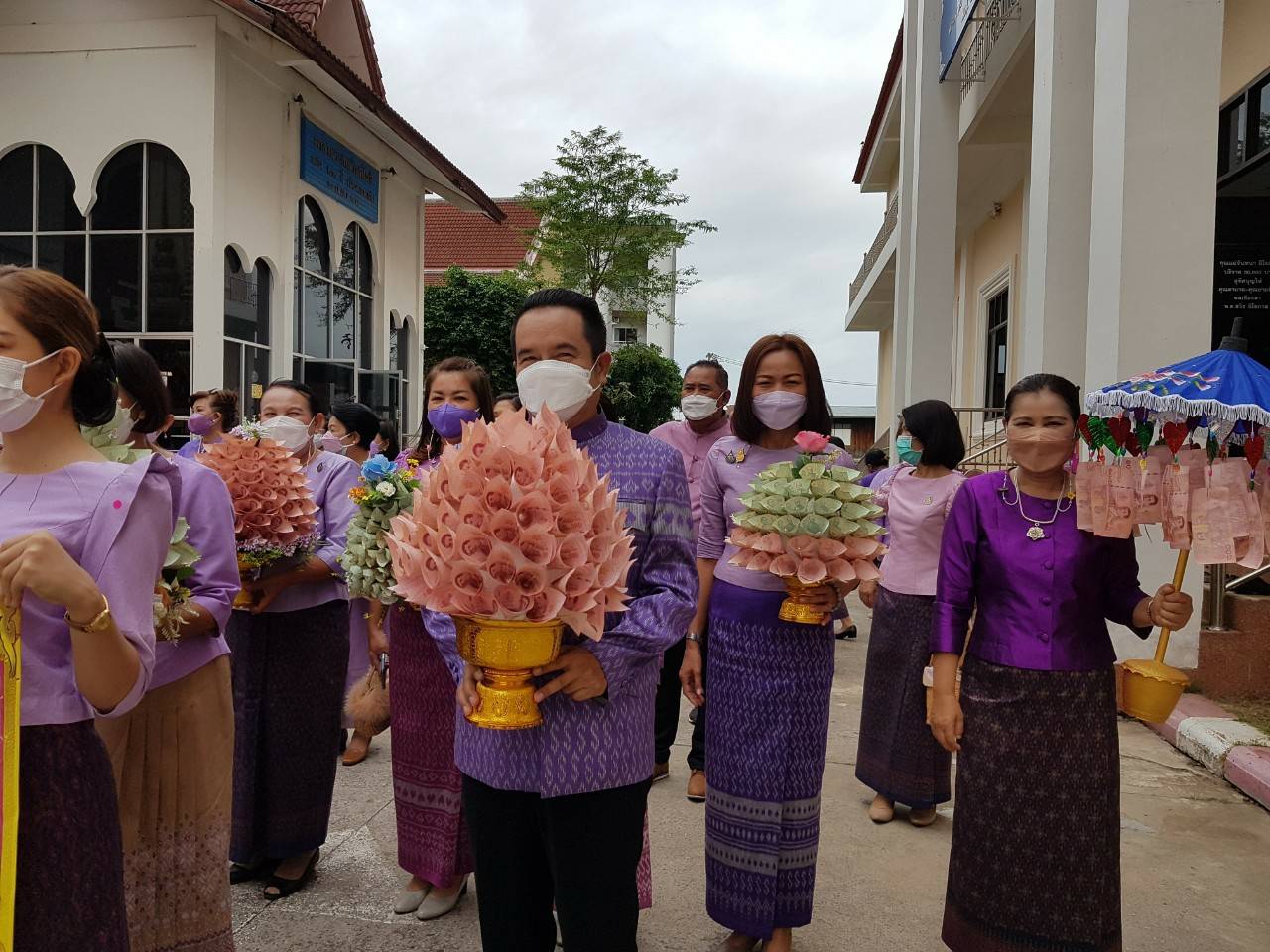 จังหวัดขอนแก่น : จัดพิธีทอดผ้าป่าสมทบกองทุนพัฒนาเด็กชนบท ในพระราชูปถัมภ์ สมเด็จพระเทพรัตนราชสุดาฯ สยามบรมราชกุมารี ประจำปี 2565 โดยยึดหลัก “บวร” สนับสนุนการจัดงานและมียอดผ้าป่าฯ รวมกว่า 2 แสนบาท