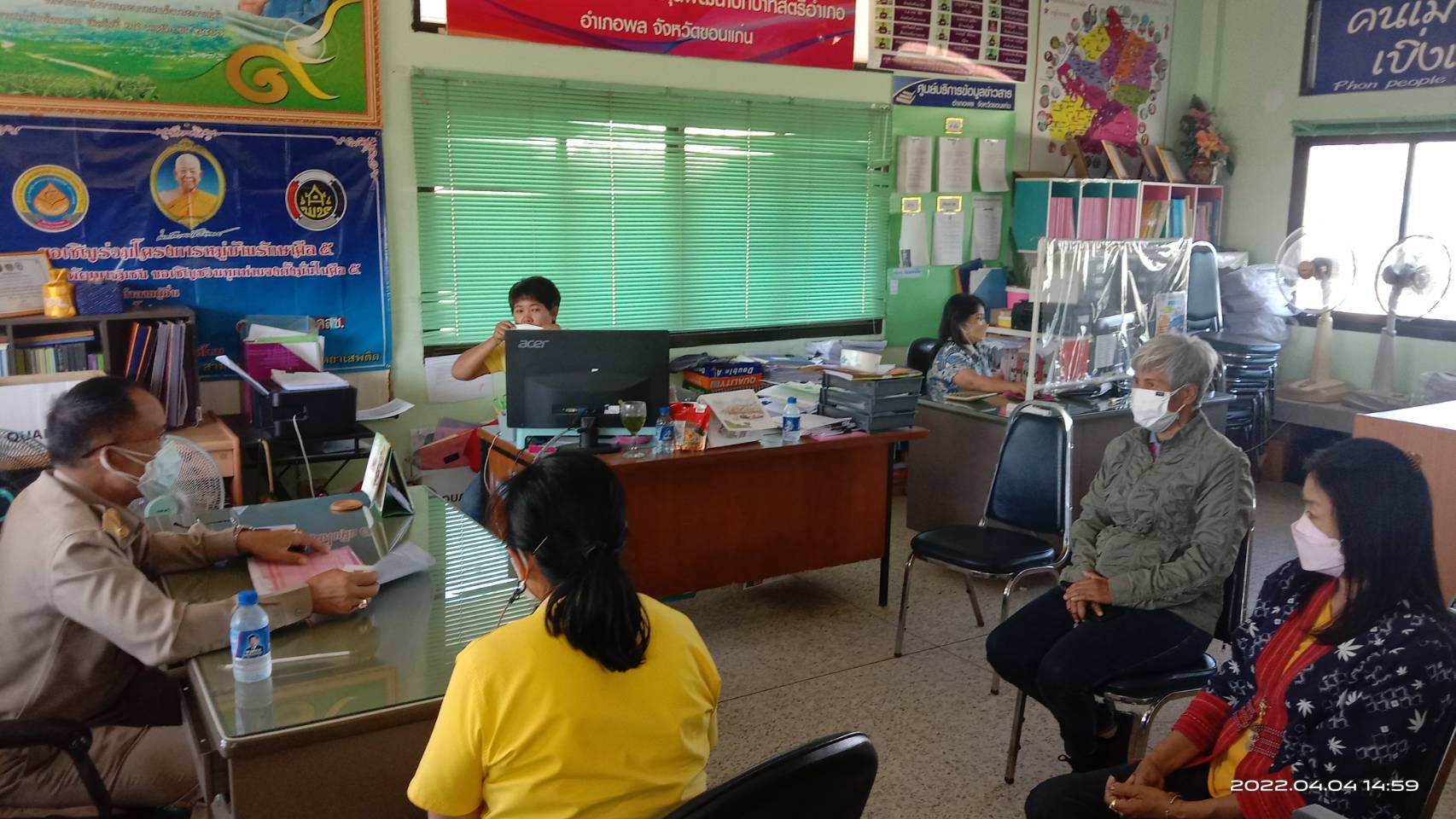 พช.ขอนแก่น : ลงพื้นที่เยี่ยมสร้างขวัญกำลังใจกำลังพลในพื้นที่ พร้อมเดินหน้าขับเคลื่อนศูนย์ขจัดความยากจน พุ่งเป้าแต่ละครัวเรือน