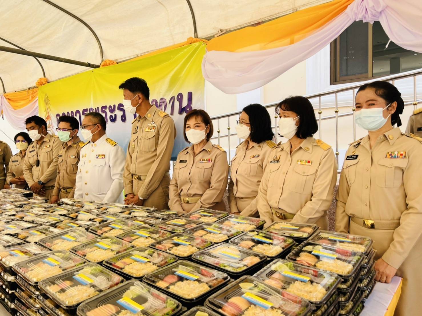พช. ขอนแก่น : ร่วมพิธีถวายภัตตาหารพระราชทาน แด่พระภิกษุ สามเณร ในการสอบบาลีสนามหลวง ครั้งที่ 2/2565 สนามสอบภาค 9 วัดธาตุ จังหวัดขอนแก่น