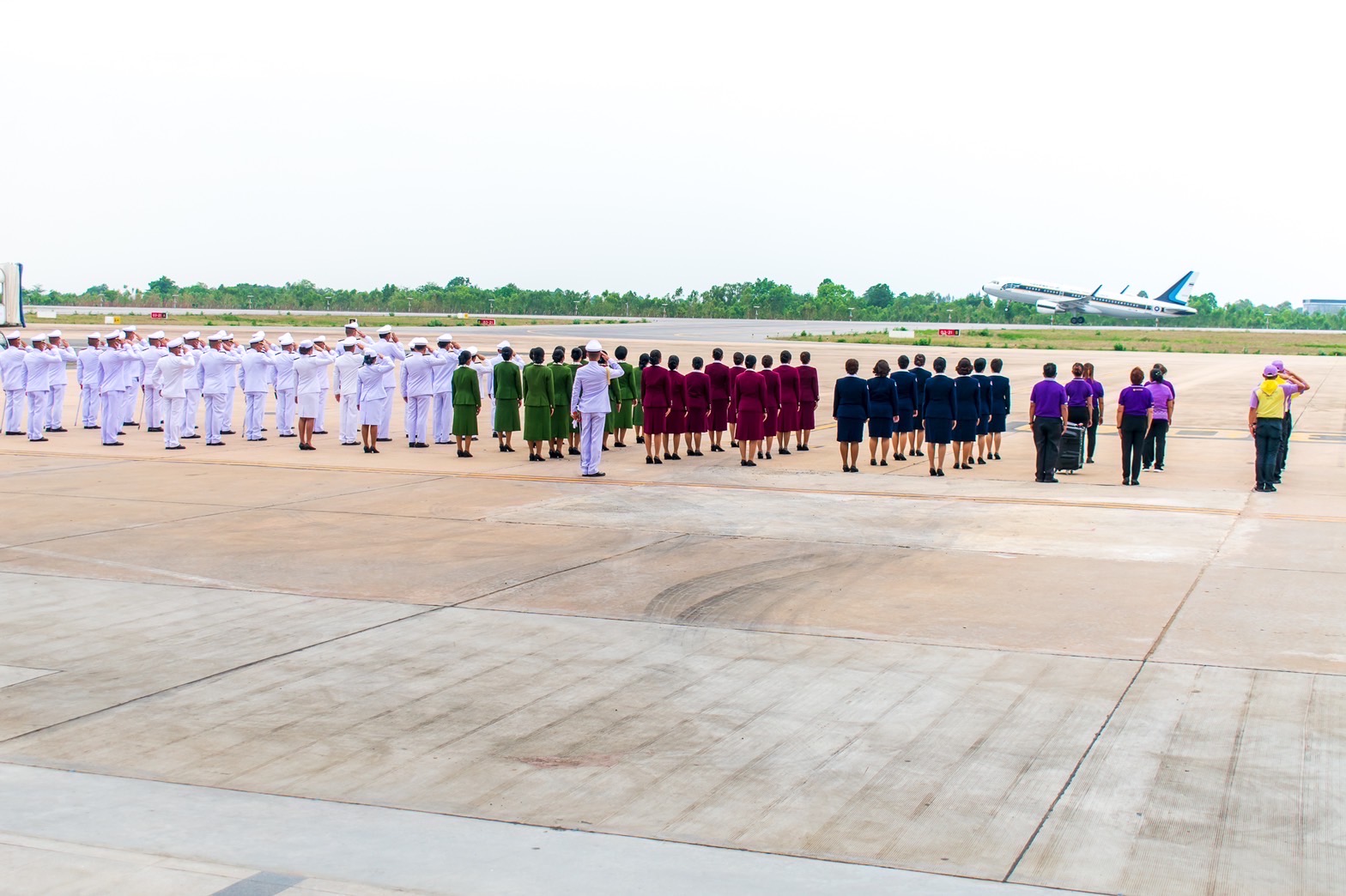 พช.ขอนแก่น : เฝ้าส่งเสด็จสมเด็จพระกนิษฐาธิราชเจ้า กรมสมเด็จพระเทพรัตนราชสุดา ฯ สยามบรมราชกุมารี เสด็จพระราชดําเนินไปทรงปฏิบัติพระราชกรณียกิจในพื้นที่จังหวัดขอนแก่น และจังหวัดมหาสารคาม ณ ท่าอากาศยานนานาชาติขอนแก่น