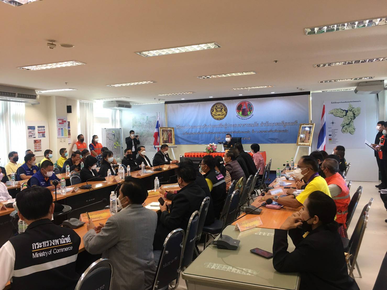 พช.ขอนแก่น :ร่วมให้การต้อนรับปลัดสํานักนายกรัฐมนตรี(นายธีรภัทร ประยูรสิทธิ)และคณะ ในพิธีมอบเงินให้แก่ครอบครัวผู้เสียชีวิตจากเหตุอุทกภัย