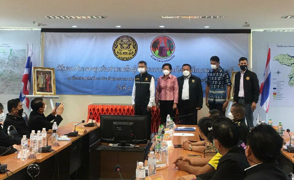 พช.ขอนแก่น :ร่วมให้การต้อนรับปลัดสํานักนายกรัฐมนตรี(นายธีรภัทร ประยูรสิทธิ)และคณะ ในพิธีมอบเงินให้แก่ครอบครัวผู้เสียชีวิตจากเหตุอุทกภัย