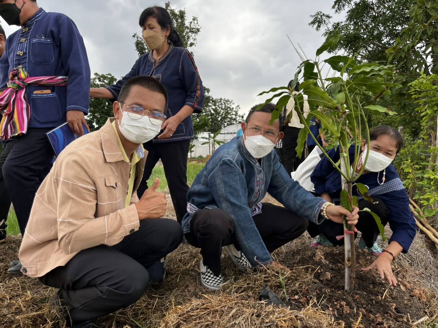 พช.ขอนแก่น :นายสุรศักดิ์ อักษรกุล รองอธิบดีกรมการพัฒนาชุมชน ตรวจเยี่ยมและติดตามผลการดำเนินงานโครงการพัฒนาพื้นที่ต้นแบบการพัฒนาคุณภาพชีวิต  ตามหลักทฤษฎีใหม่ประยุกต์สู่ “โคก หนอง นา โมเดล” จังหวัดขอนแก่น