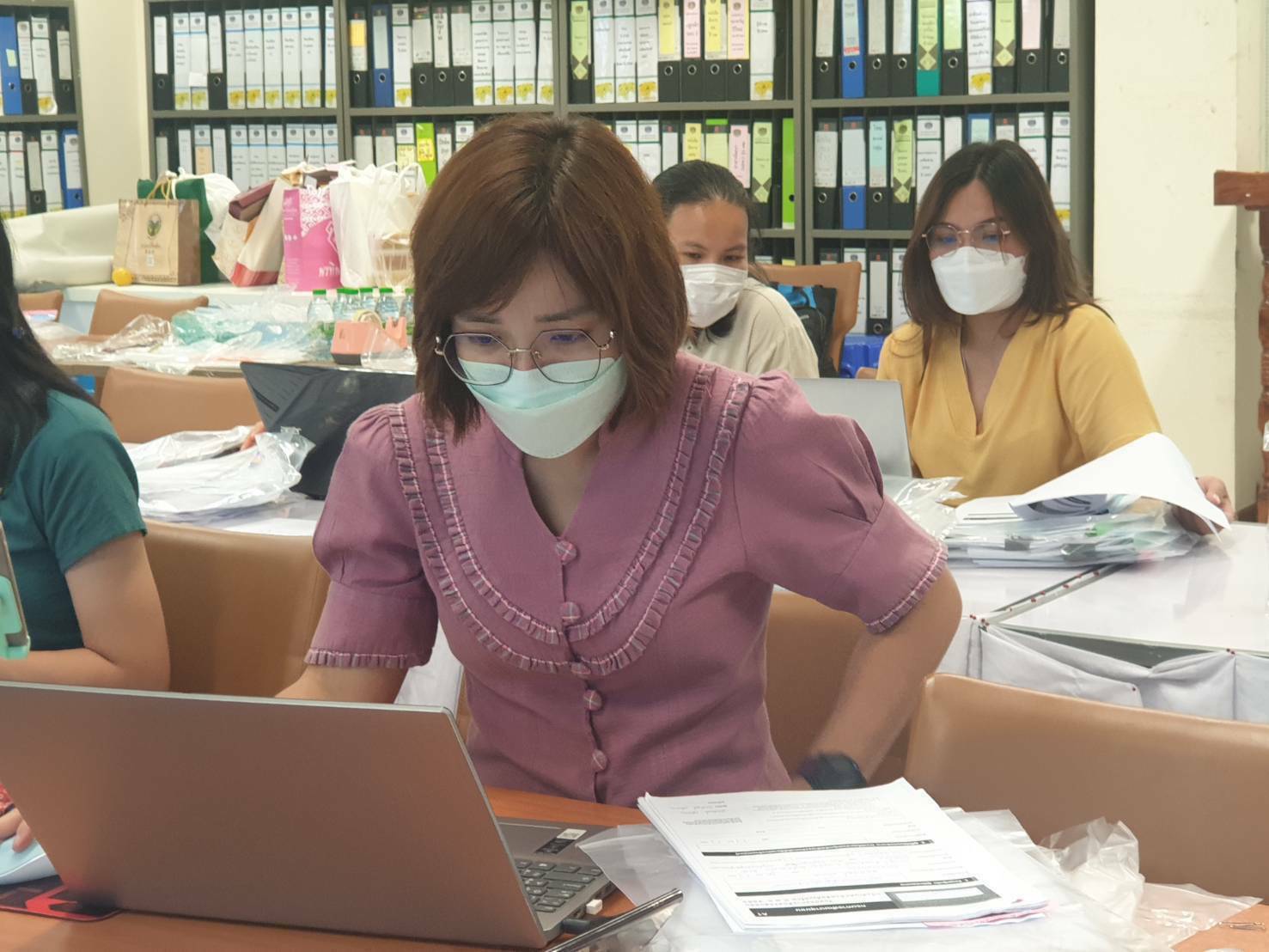 ?พช.ขอนแก่น : บันทึกและตรวจสอบความถูกต้องของข้อมูลและเอกสาร การคัดสรรสุดยอดหนึ่งตำบล หนึ่งผลิตภัณฑ์ไทย ปี พ.ศ. ๒๕๖๕ (OTOP Product Champion : OPC)?