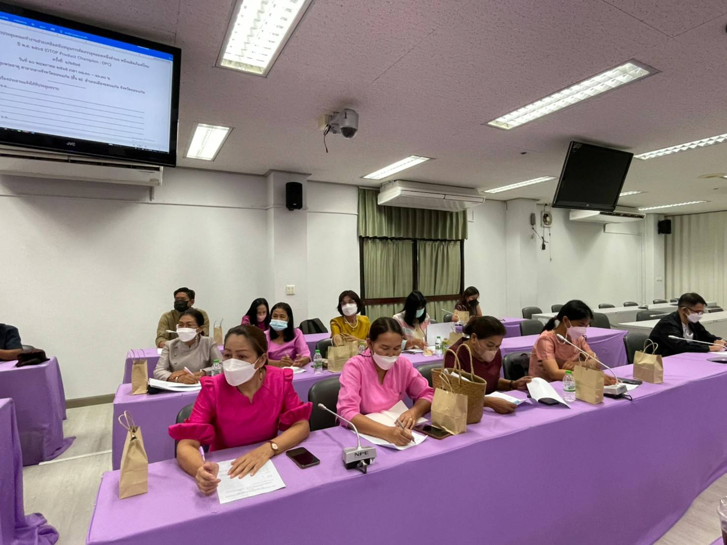 พช.ขอนแก่น : ประชุมเตรียมความพร้อมโครงการคัดสรรสุดยอดหนึ่งตำบล หนึ่งผลิตภัณฑ์ไทย ปี พ.ศ. 2565 (OTOP Product Champion : OPC) ระดับจังหวัด