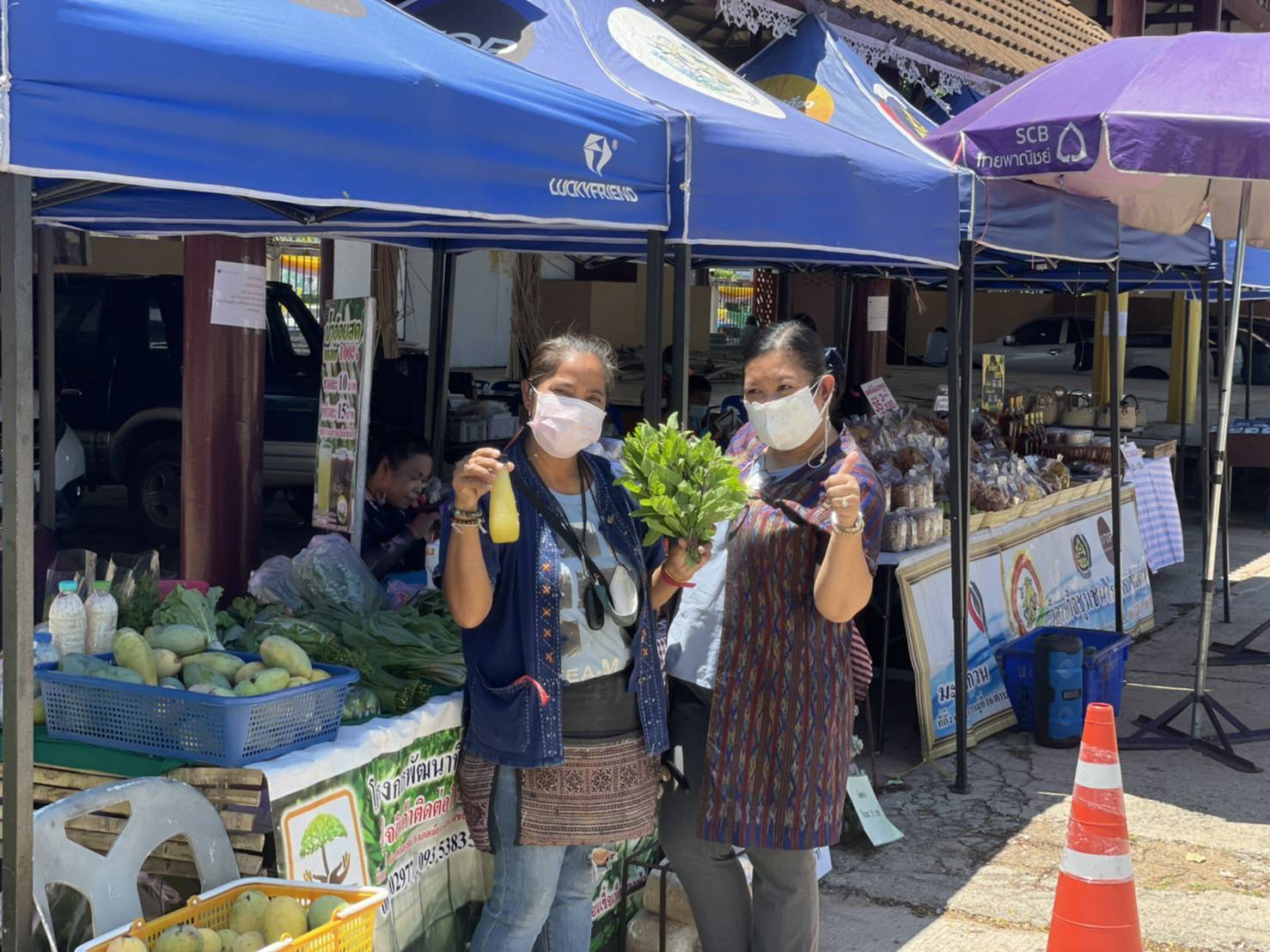 พช.ขอนแก่น : จัดตลาดนัดชุมชน ประชาสุขใจ สู้ภัย COVID -19 เพื่อช่วยเหลือพี่น้องเกษตรกร ผู้ผลิตผู้ประกอบการ OTOP กลุ่มผู้ผลิตในชุมชน