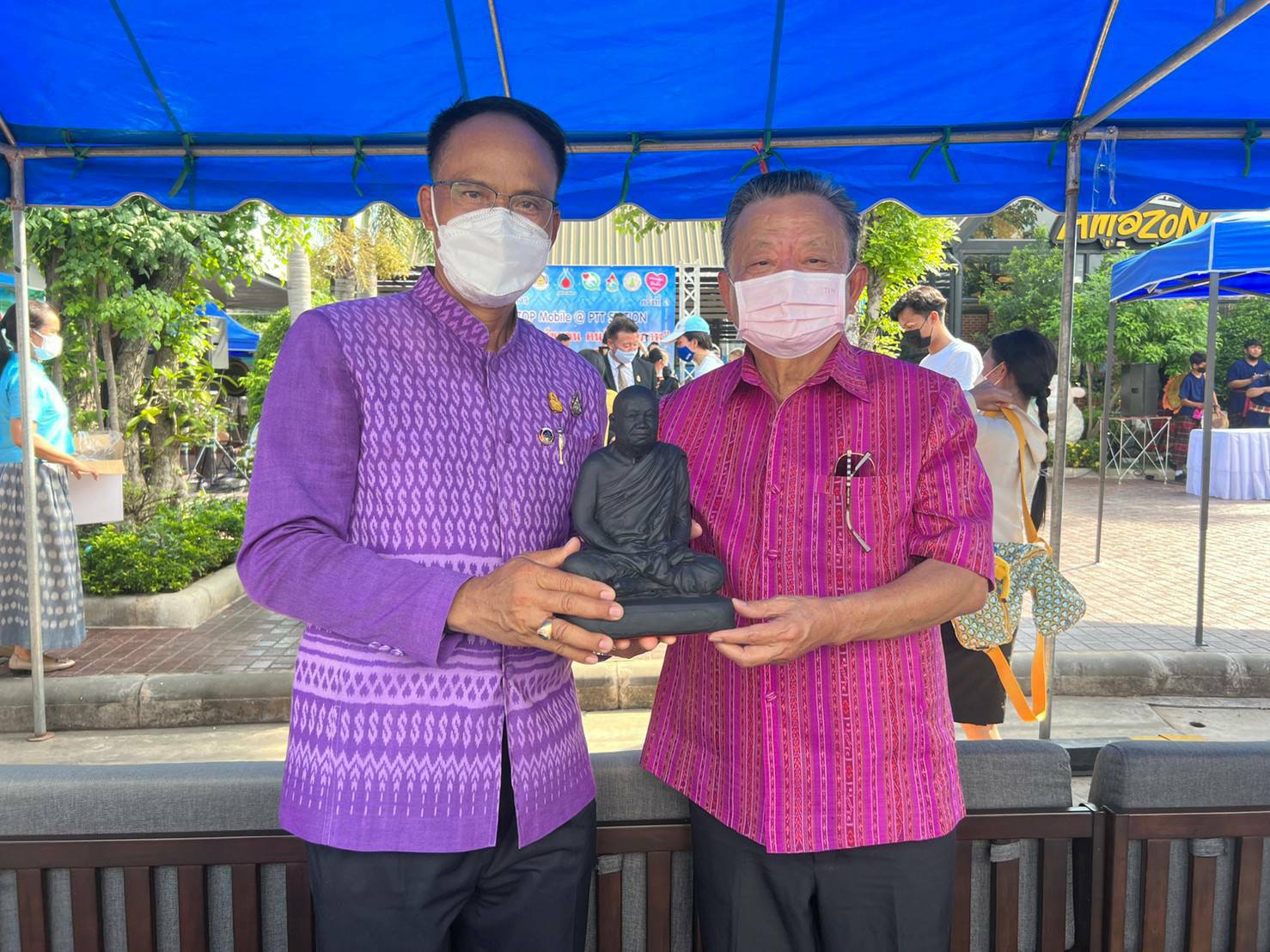 ?จว.ขอนแก่น : จัดงาน “OTOP” เปิดพื้นที่นำผู้ประกอบการจำหน่ายผลิตภัณฑ์ชุมชน และร่วมบริจาคโลหิต เนื่องในโอกาสวันเฉลิมพระชนมพรรษา สมเด็จพระนางเจ้าฯ พระบรมราชินี ในวันที่ 3 มิถุนายน 2565?