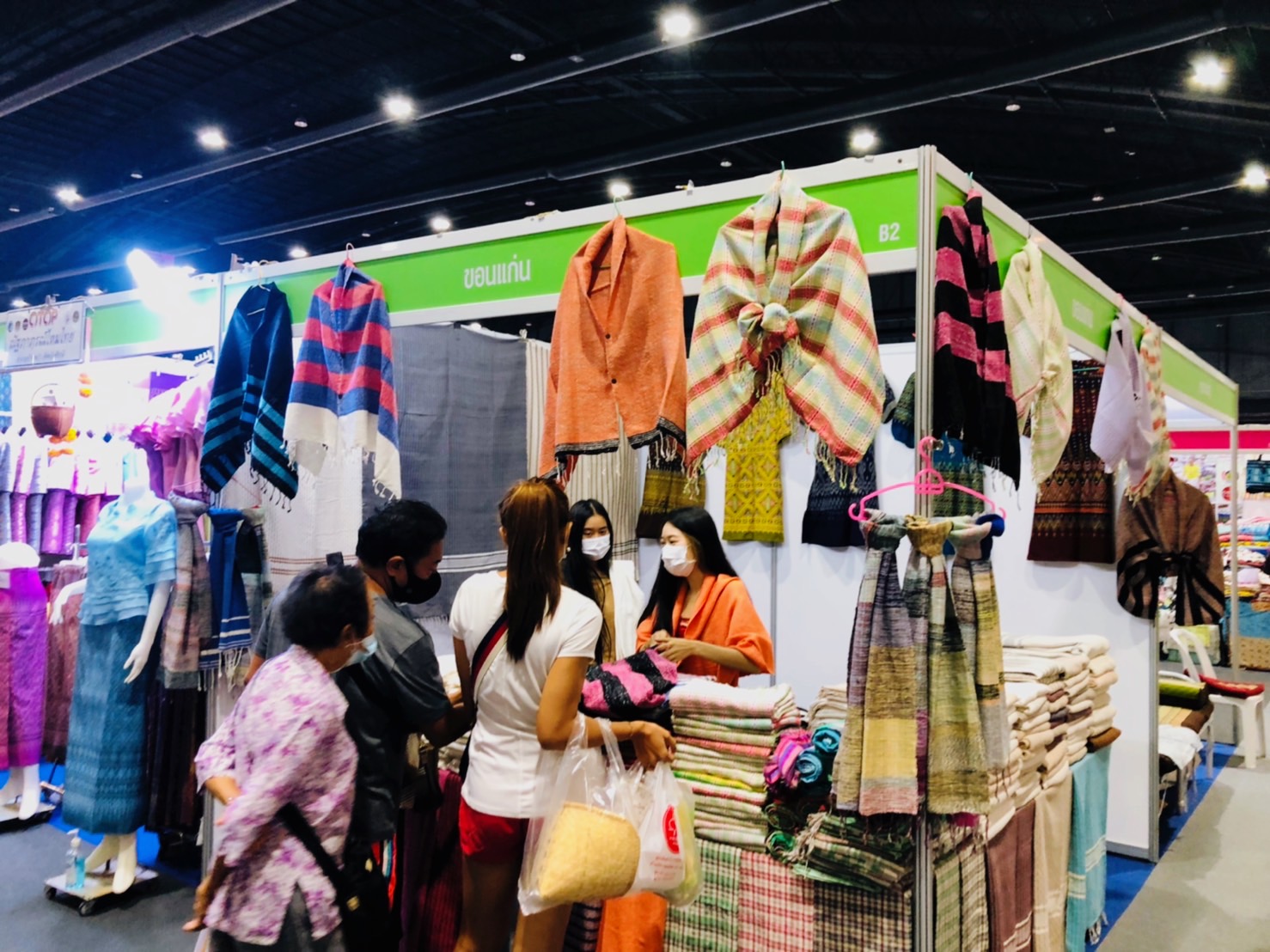 ?พช.ขอนแก่น นำผู้ประกอบการ OTOP เข้าร่วมงาน OTOP Midyear 2022 “สุขช้อป สุขใจ สุขทั่วไทย รวมไว้ในที่เดียว?