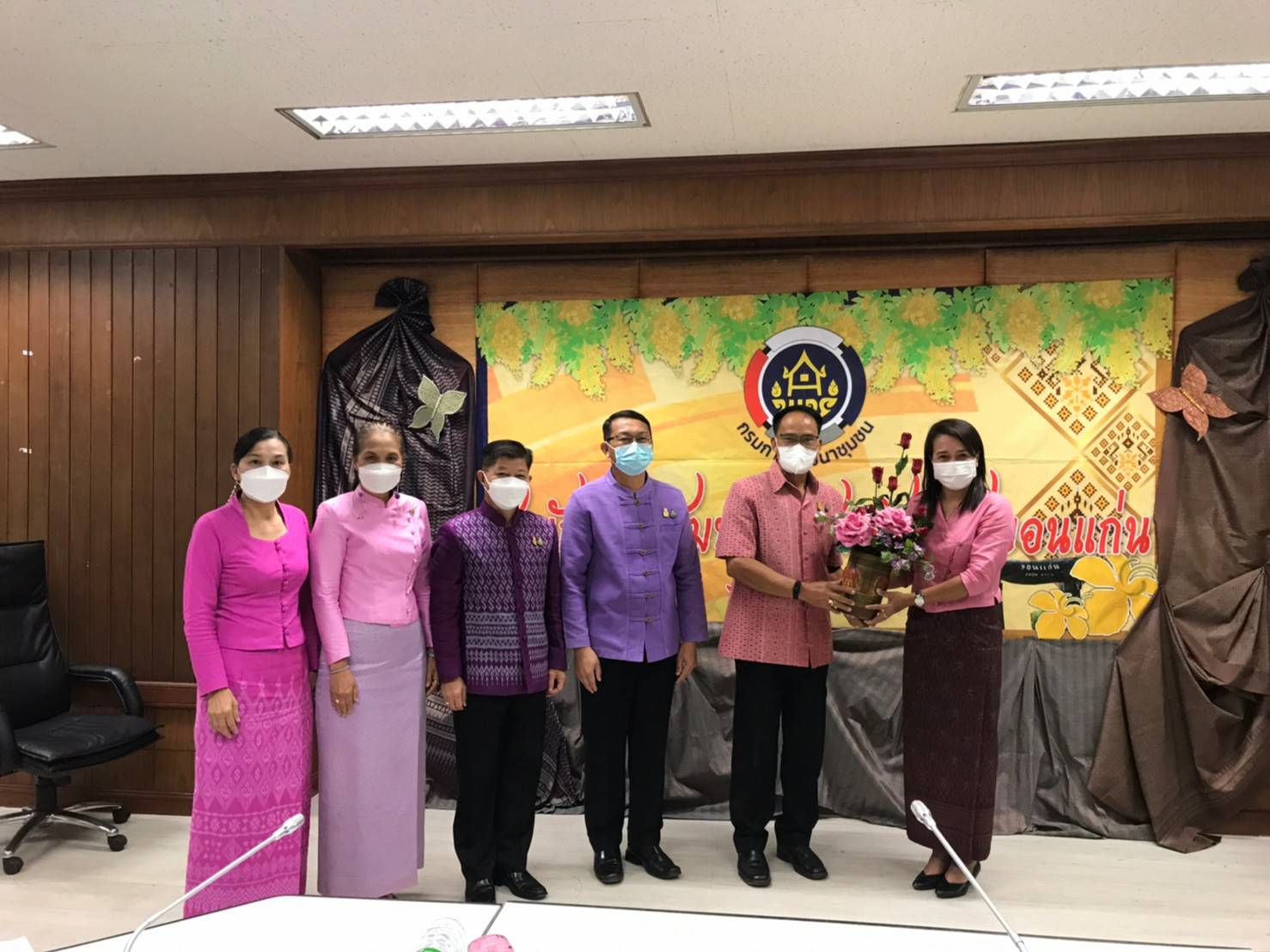 พช.ขอนแก่น : ประชุมผู้บริหารและนักวิชาการพัฒนาชุมชนจังหวัด เพื่อติดตามงานและประสานงานในการขับเคลื่อนงานพัฒนาชุมชน ครั้งที่ 5/2565