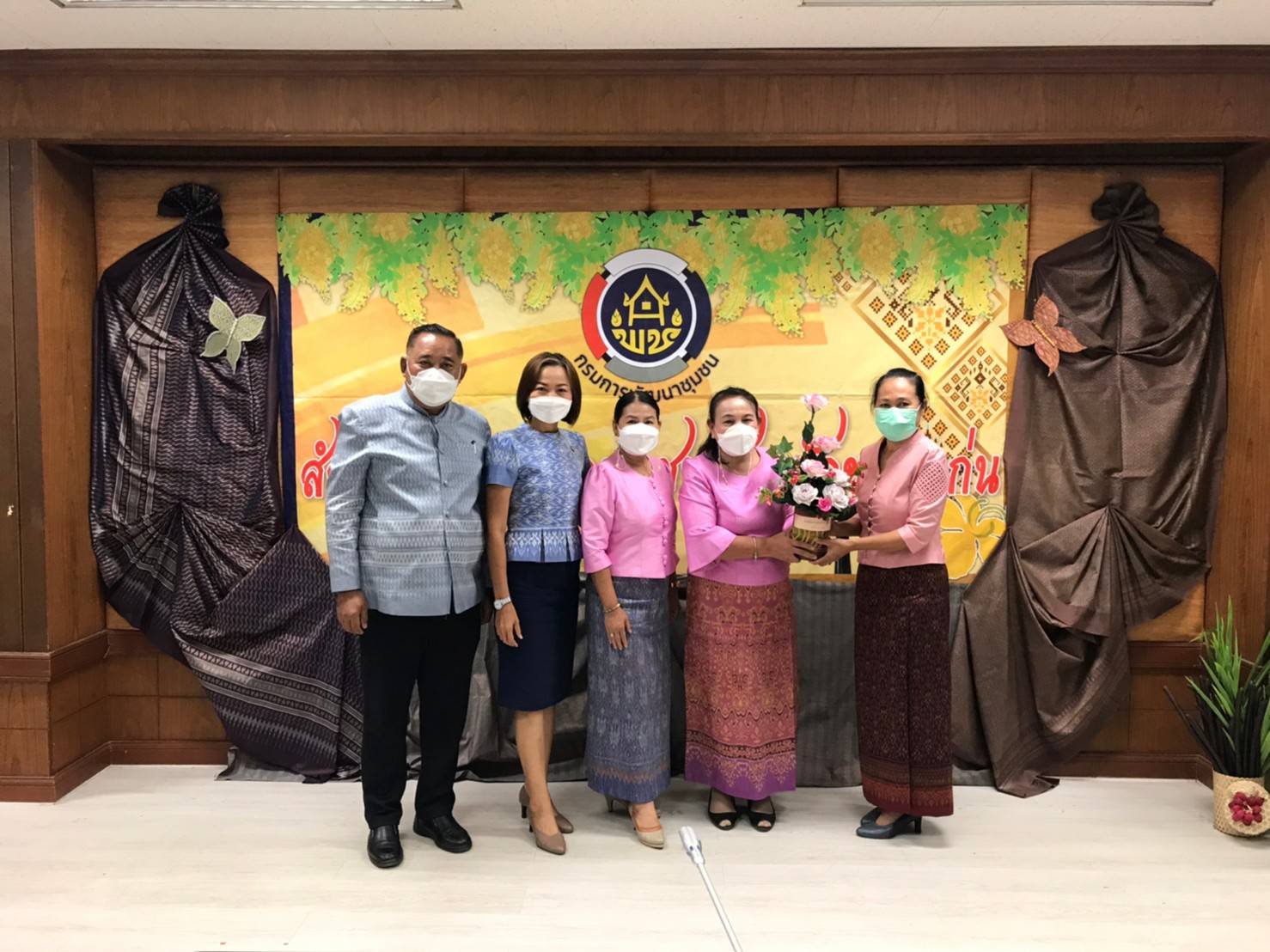 พช.ขอนแก่น : ประชุมผู้บริหารและนักวิชาการพัฒนาชุมชนจังหวัด เพื่อติดตามงานและประสานงานในการขับเคลื่อนงานพัฒนาชุมชน ครั้งที่ 5/2565