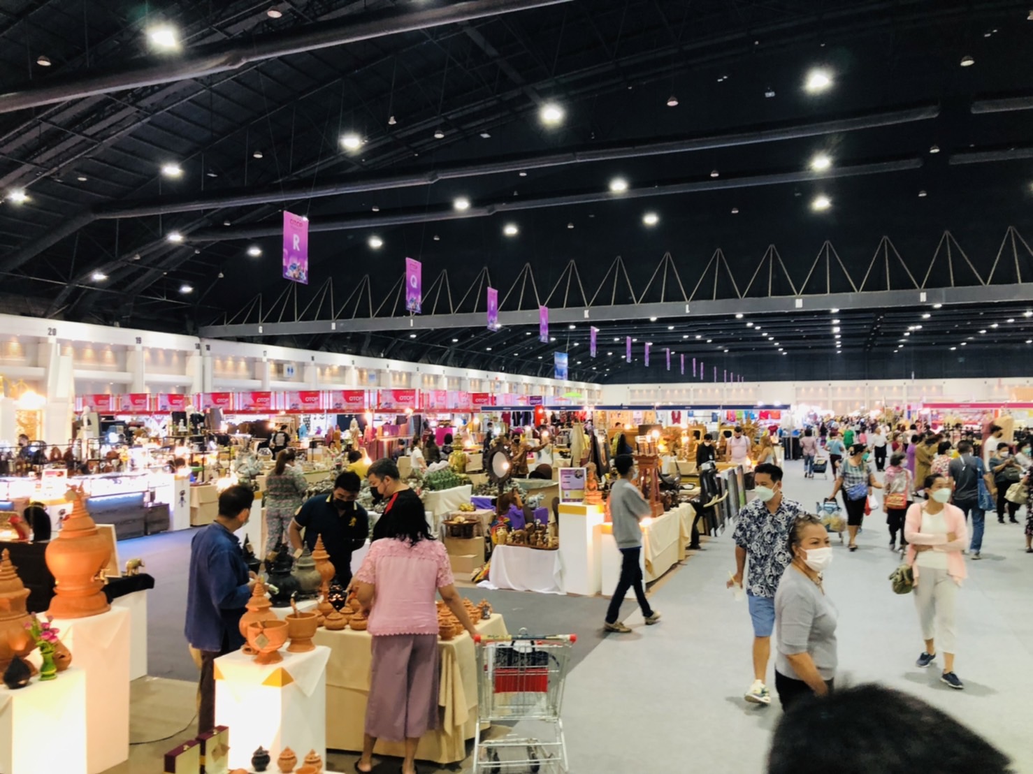 ?พช.ขอนแก่น : นำผู้ประกอบการ OTOP เข้าร่วมงาน OTOP Midyear 2022 “สุขช้อป สุขใจ สุขทั่วไทย รวมไว้ในที่เดียว ?