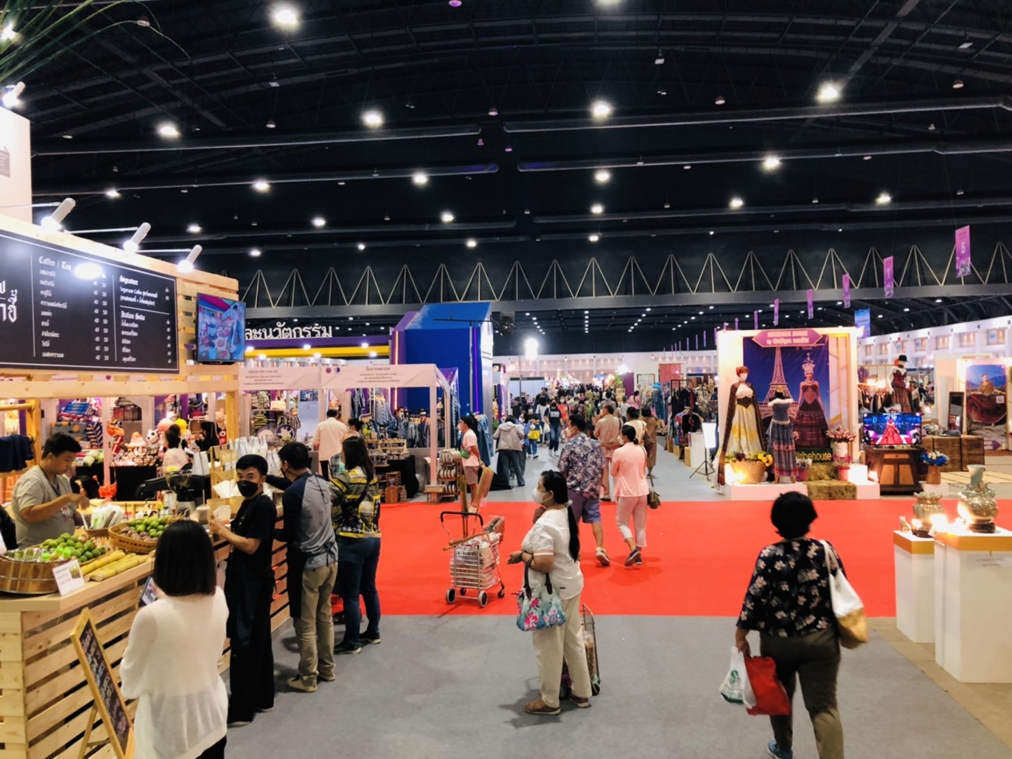 ?พช.ขอนแก่น : นำผู้ประกอบการ OTOP เข้าร่วมงาน OTOP Midyear 2022 “สุขช้อป สุขใจ สุขทั่วไทย รวมไว้ในที่เดียว ?