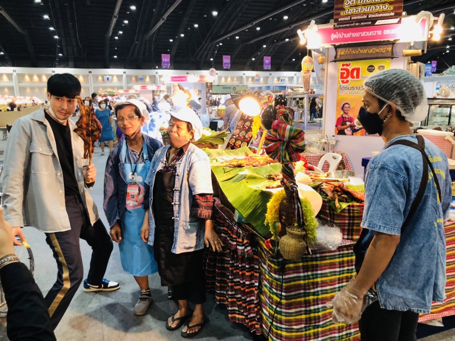 ?พช.ขอนแก่น : นำผู้ประกอบการ OTOP เข้าร่วมงาน OTOP Midyear 2022 “สุขช้อป สุขใจ สุขทั่วไทย รวมไว้ในที่เดียว ?