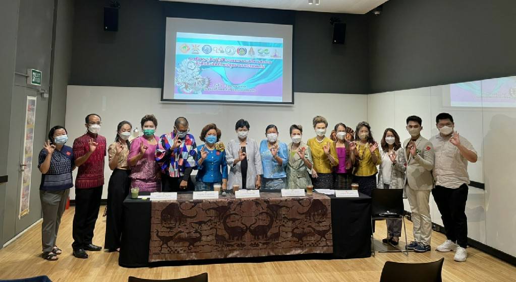 ?พช.ขอนแก่น : ร่วมเป็นวิทยากรในการสัมมนาเชิงปฏิบัติการออกแบบเครื่องแต่งกายผ้าพื้นถิ่นอัตลักษณ์ อุทยานธรณีขอนแก่น?