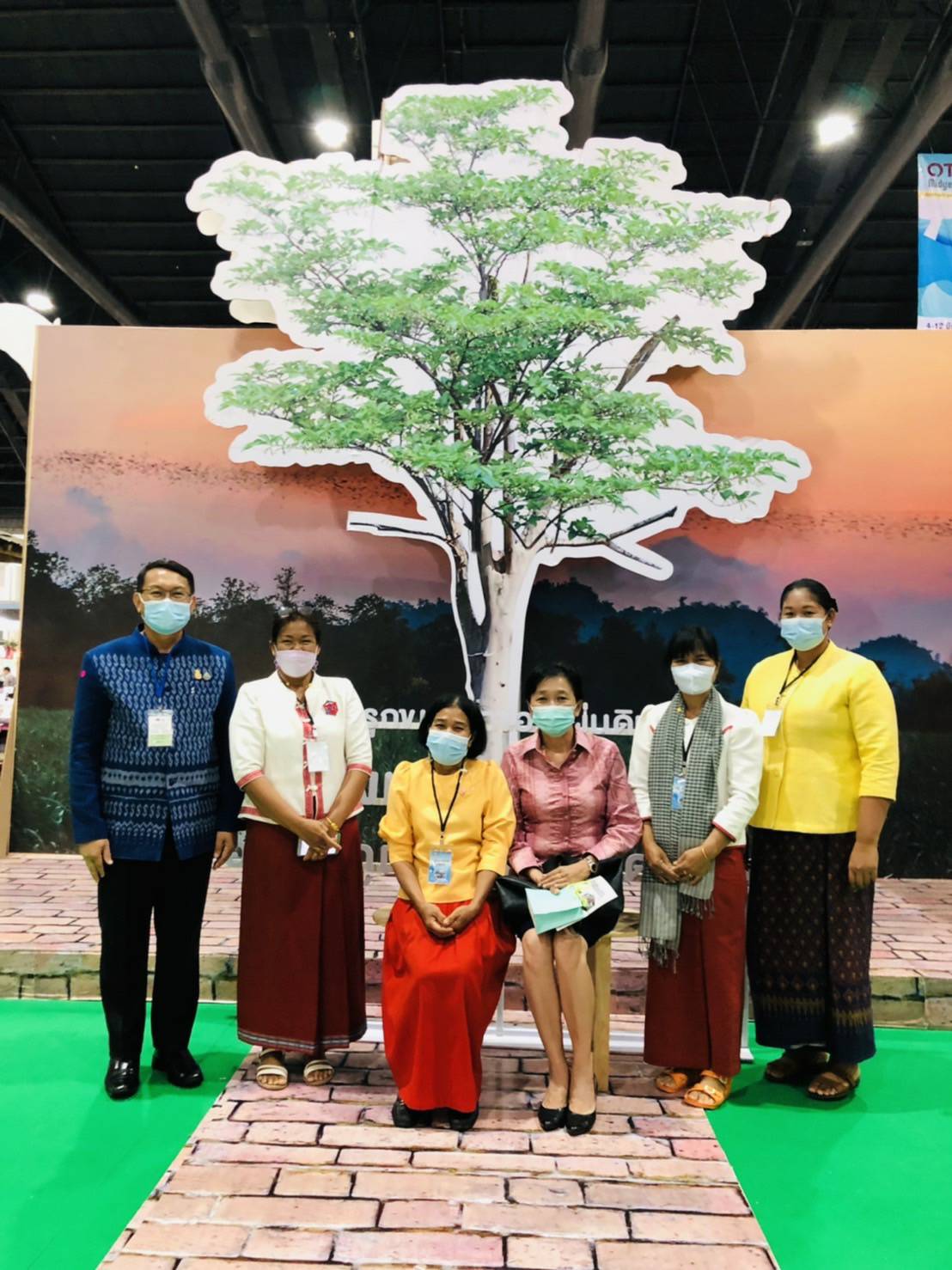 ?พช.ขอนแก่น : นำผู้ประกอบการ OTOP เข้าร่วมงาน OTOP Midyear 2022 “สุขช้อป สุขใจ สุขทั่วไทย รวมไว้ในที่เดียว ?