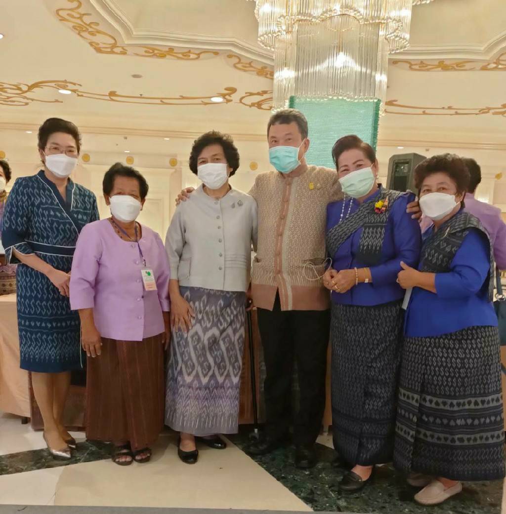 ?จังหวัดขอนแก่น: ร่วมโครงการกองทุนพัฒนาบทบาทสตรี สร้างโอกาสด้านอาชีพ สร้างสรรค์บทบาทสตรี สู่ความเข้มแข็งในชุมชน  “นายกสมาคมแม่บ้านมหาดไทยและปลัดกระทรวงมหาดไทย เน้นย้ำ ผู้นำกองทุนพัฒนาบทบาทสตรี ต้องกระตุ้นปลุกเร้าภาคีเครือข่ายและทีมงานเอาจริงเอาจัง เดินหน้าขับเคลื่อนกองทุนฯ เพื่อพัฒนาอาชีพ พัฒนาคุณภาพชีวิตสตรีไทย ลดมูลหนี้ให้คงเหลือไม่เกินร้อยละ 5 ในปี 2566”?