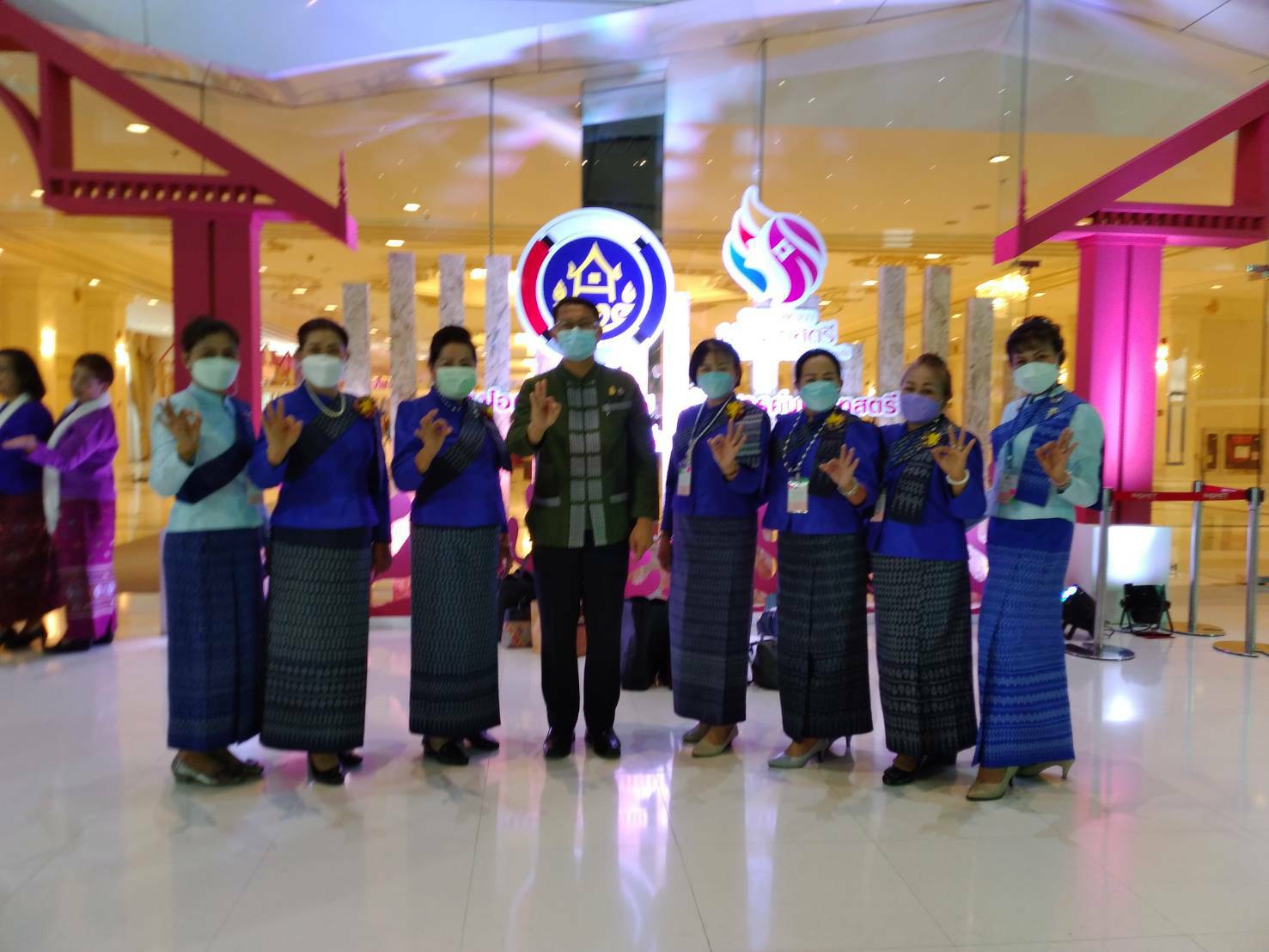 ?จังหวัดขอนแก่น: ร่วมโครงการกองทุนพัฒนาบทบาทสตรี สร้างโอกาสด้านอาชีพ สร้างสรรค์บทบาทสตรี สู่ความเข้มแข็งในชุมชน  “นายกสมาคมแม่บ้านมหาดไทยและปลัดกระทรวงมหาดไทย เน้นย้ำ ผู้นำกองทุนพัฒนาบทบาทสตรี ต้องกระตุ้นปลุกเร้าภาคีเครือข่ายและทีมงานเอาจริงเอาจัง เดินหน้าขับเคลื่อนกองทุนฯ เพื่อพัฒนาอาชีพ พัฒนาคุณภาพชีวิตสตรีไทย ลดมูลหนี้ให้คงเหลือไม่เกินร้อยละ 5 ในปี 2566”?