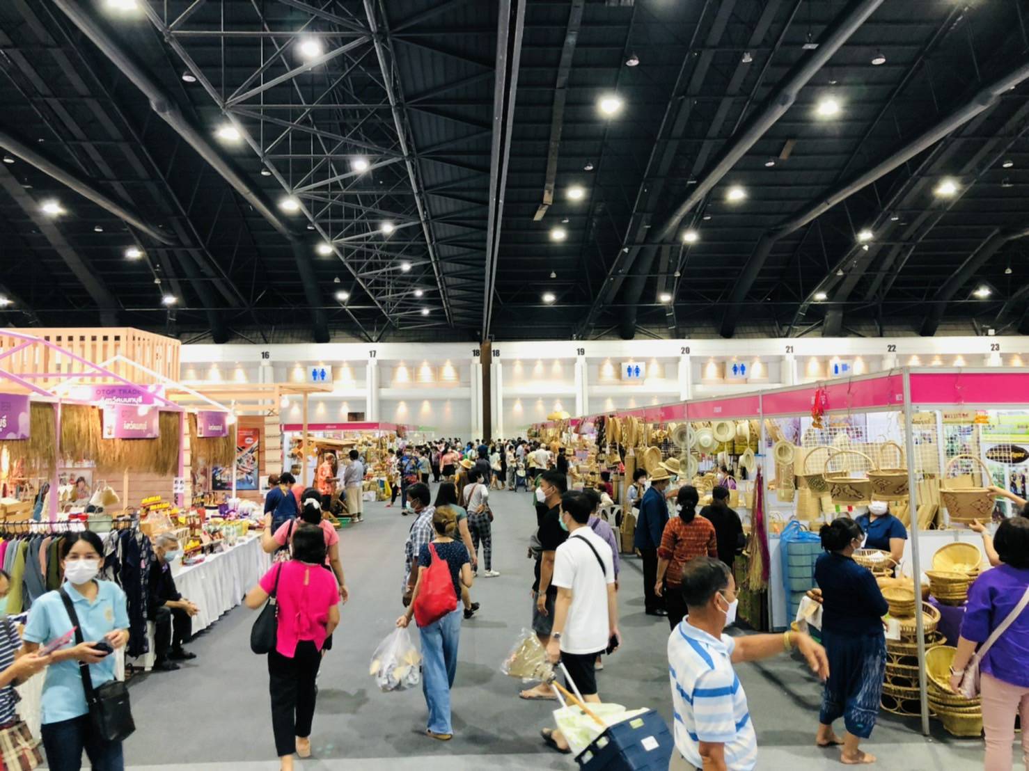 ?พช.ขอนแก่น : นำผู้ประกอบการ OTOP เข้าร่วมงาน OTOP Midyear 2022 “สุขช้อป สุขใจ สุขทั่วไทย รวมไว้ในที่เดียว ?