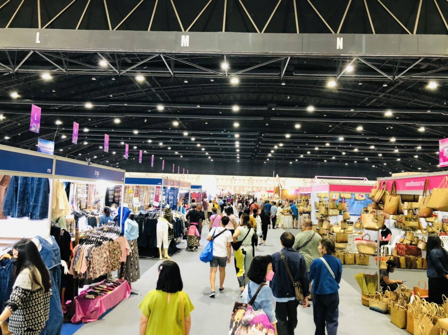 ?พช.ขอนแก่น : นำผู้ประกอบการ OTOP เข้าร่วมงาน OTOP Midyear 2022 “สุขช้อป สุขใจ สุขทั่วไทย รวมไว้ในที่เดียว ?