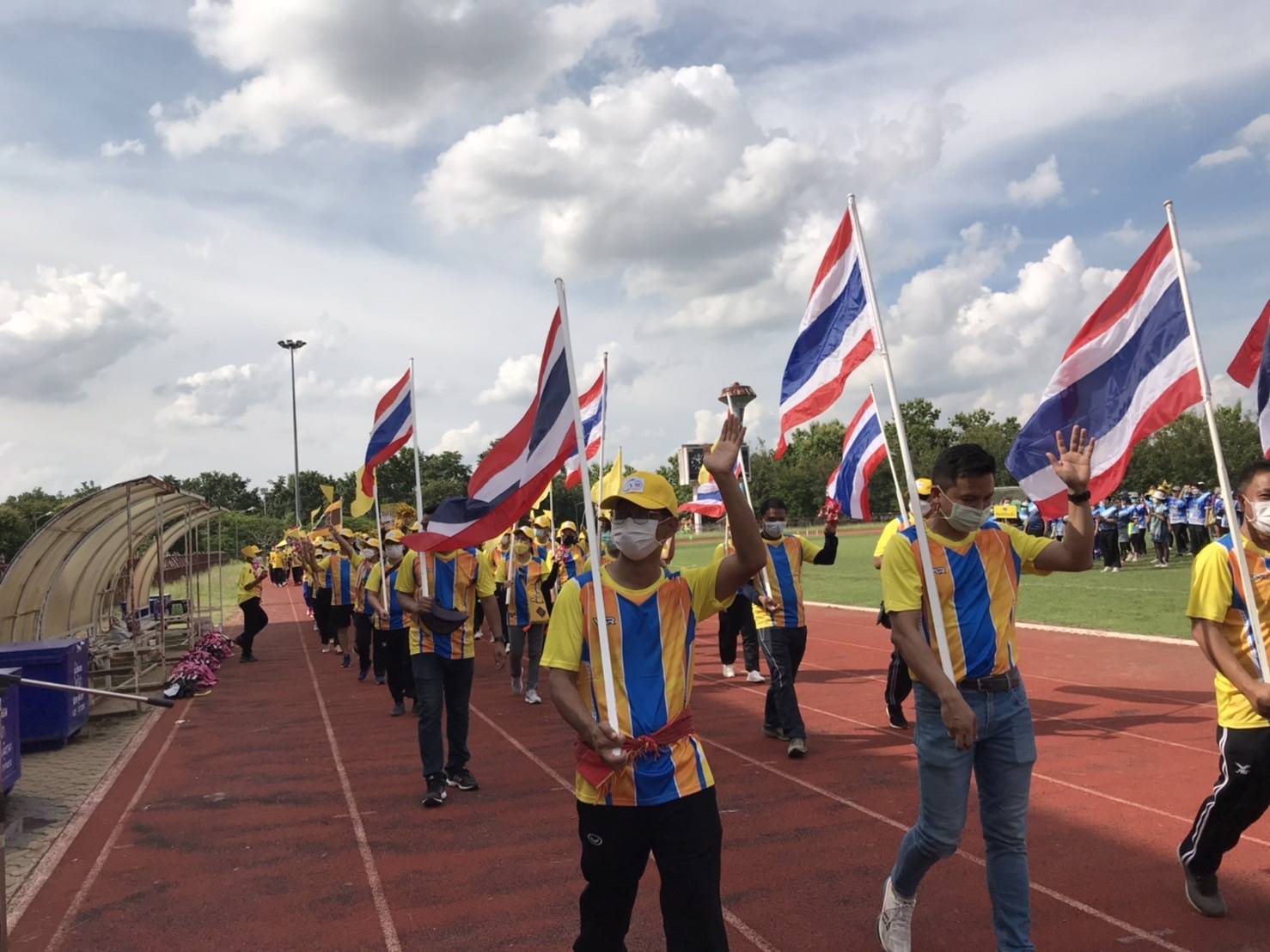 ?พช.ขอนแก่น : ชื่นมื่น! รองอธิบดี พช. ร่วมแข่งขันกีฬาเชื่อมความสามัคคี ตามโครงการ “สานสัมพันธ์น้องพี่ 60 ปี พช.” เขตตรวจราชการที่ 12?