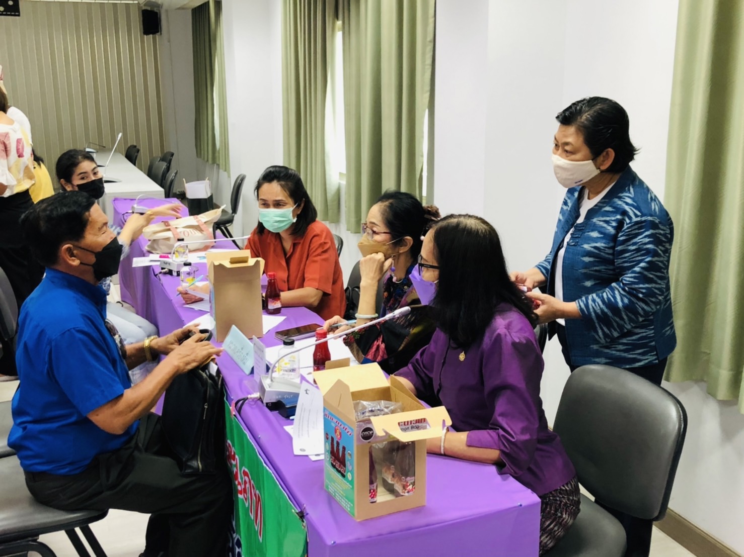 ?พช.ขอนแก่น : คัดเลือกผลิตภัณฑ์ OTOP เพื่อจัดจำหน่ายในศูนย์ส่งเสริมและพัฒนาสินค้า OTOP จังหวัดขอนแก่น?