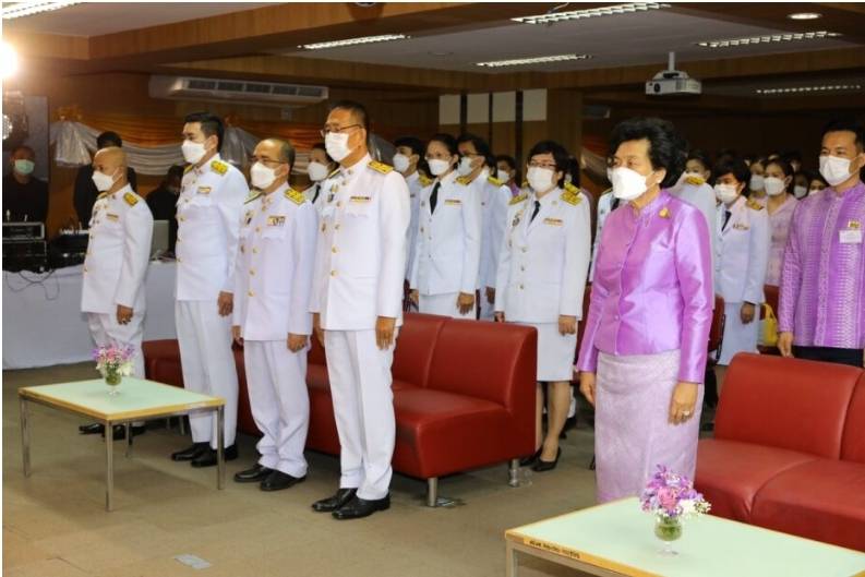 พช.ขอนแก่น : “ผู้ประกอบการ OTOP ขอนแก่น ร่วมพิธีมอบหนังสือพระราชทาน รวมน้ำใจ สืบสาน อนุรักษ์ศิลป์ผ้าถิ่นไทย ดำรงไว้ในแผ่นดิน