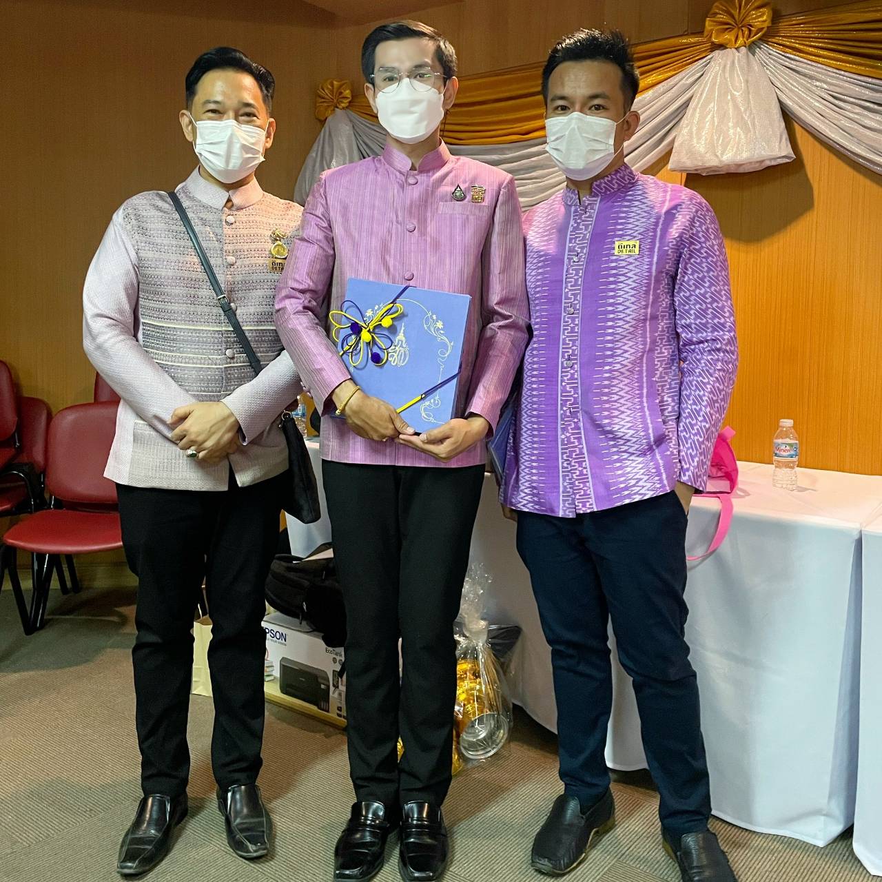 พช.ขอนแก่น : “ผู้ประกอบการ OTOP ขอนแก่น ร่วมพิธีมอบหนังสือพระราชทาน รวมน้ำใจ สืบสาน อนุรักษ์ศิลป์ผ้าถิ่นไทย ดำรงไว้ในแผ่นดิน