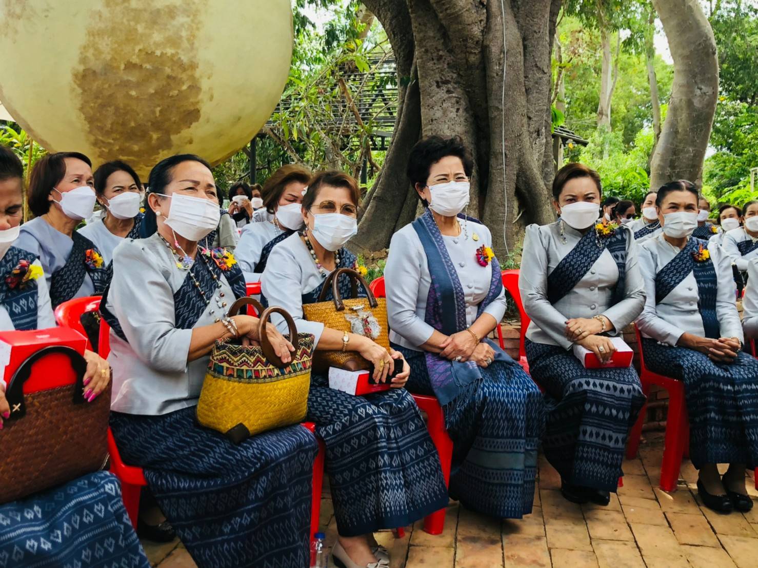 ?พช.ขอนแก่น : ดำเนินงานโครงการพัฒนาศักยภาพกลุ่มสตรีจังหวัดขอนแก่นประจำปี 2565 กิจกรรมประชุมเชิงปฏิบัติการคณะกรรมการพัฒนาสตรีจังหวัดขอนแก่น และทัศนศึกษาดูงานนอกพื้นที่จังหวัดขอนแก่น ?