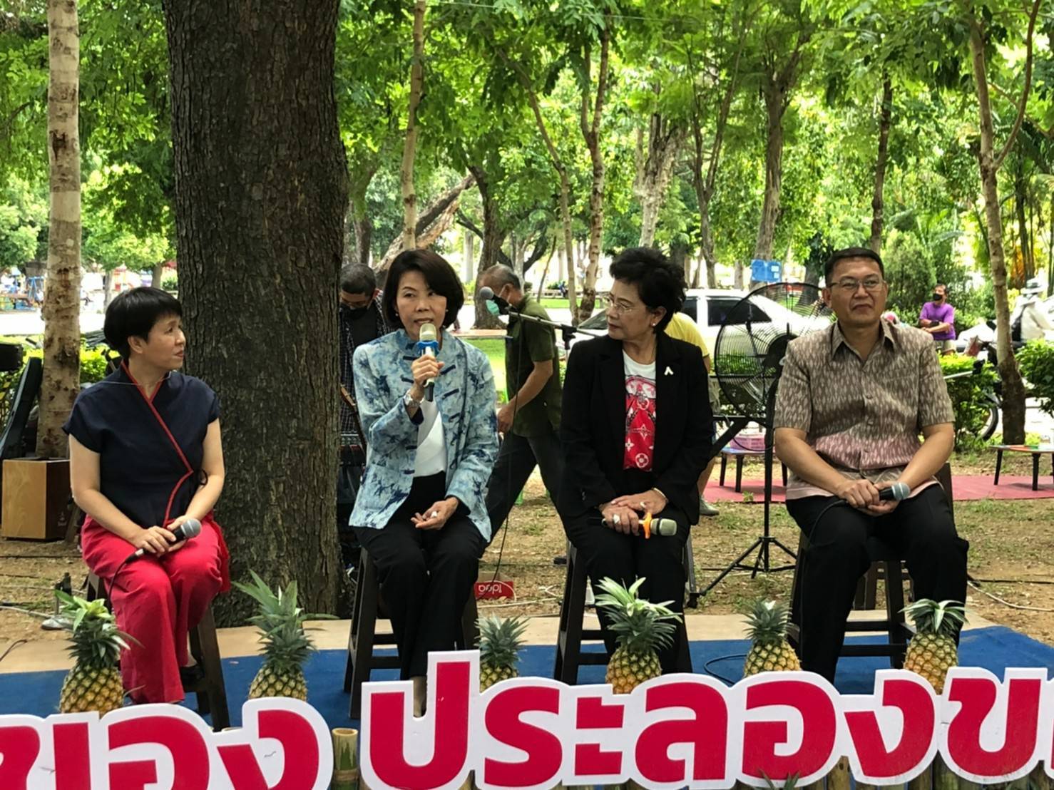 ?พช.ขอนแก่น : ดำเนินงานโครงการพัฒนาศักยภาพกลุ่มสตรีจังหวัดขอนแก่นประจำปี 2565 กิจกรรมประชุมเชิงปฏิบัติการคณะกรรมการพัฒนาสตรีจังหวัดขอนแก่น และทัศนศึกษาดูงานนอกพื้นที่จังหวัดขอนแก่น ?